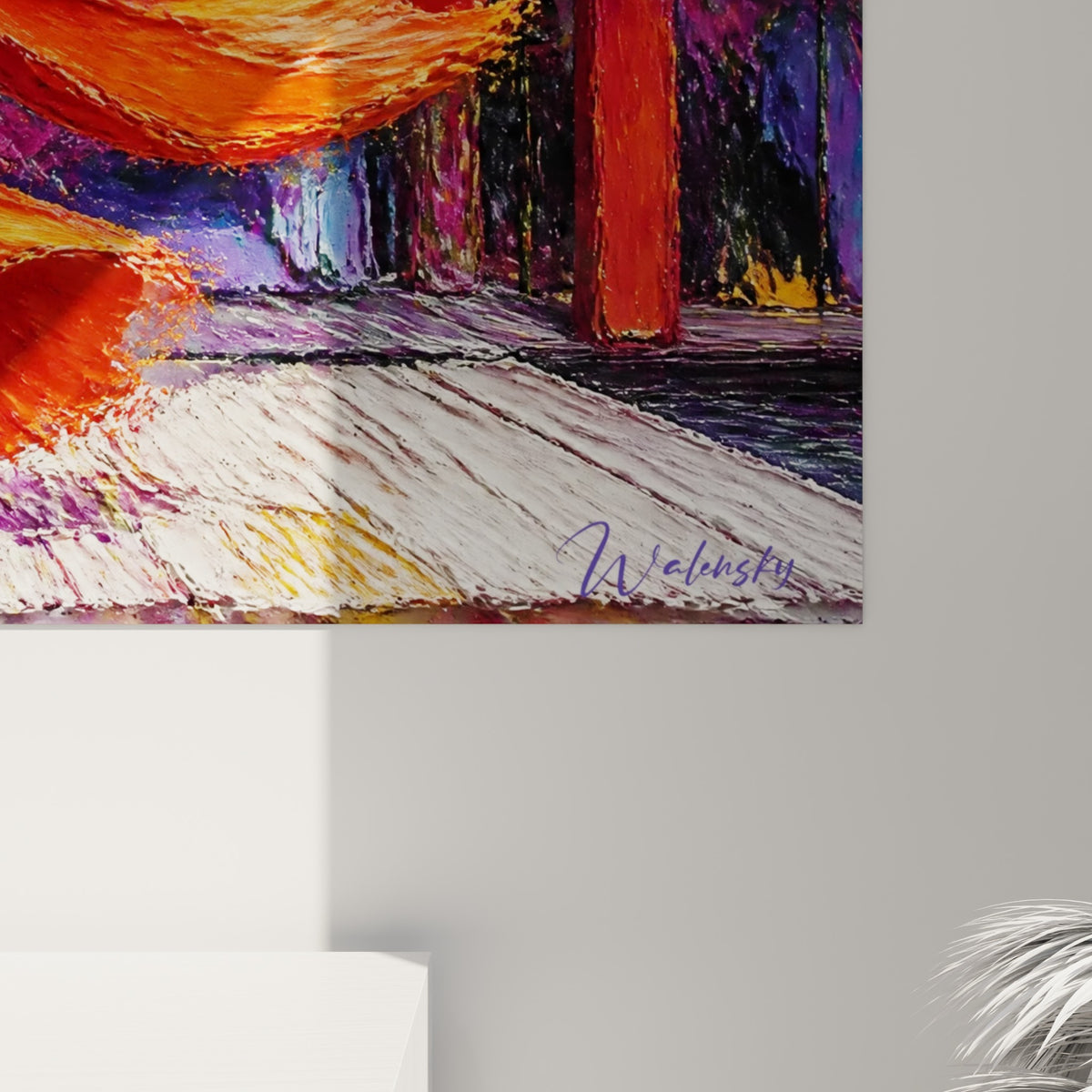 Empâtements épais du tissu orange et bleu, coulures de peinture révélant le grain de l'impression