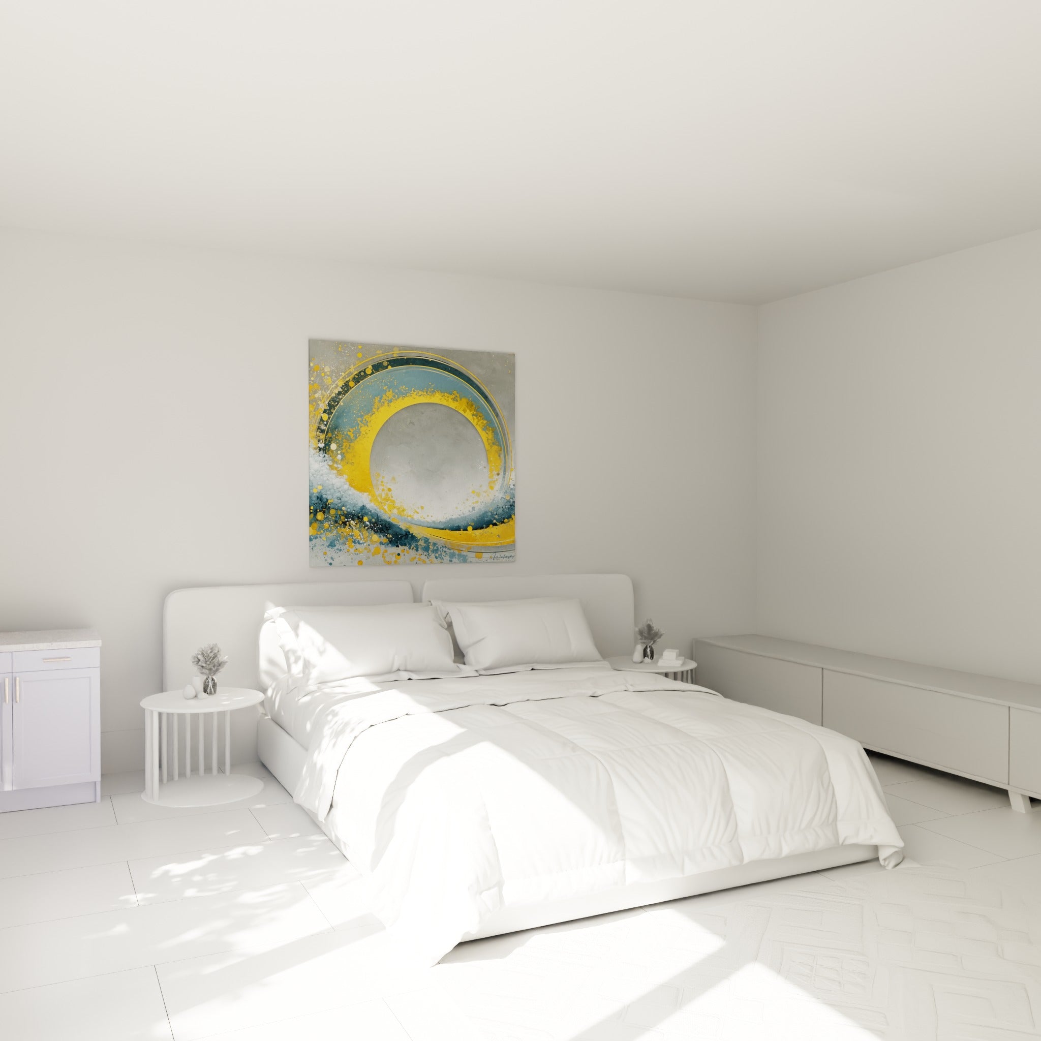 Anneau doré et vague bleu ardoise du tableau géométrique abstrait au-dessus d'un lit dans une chambre claire