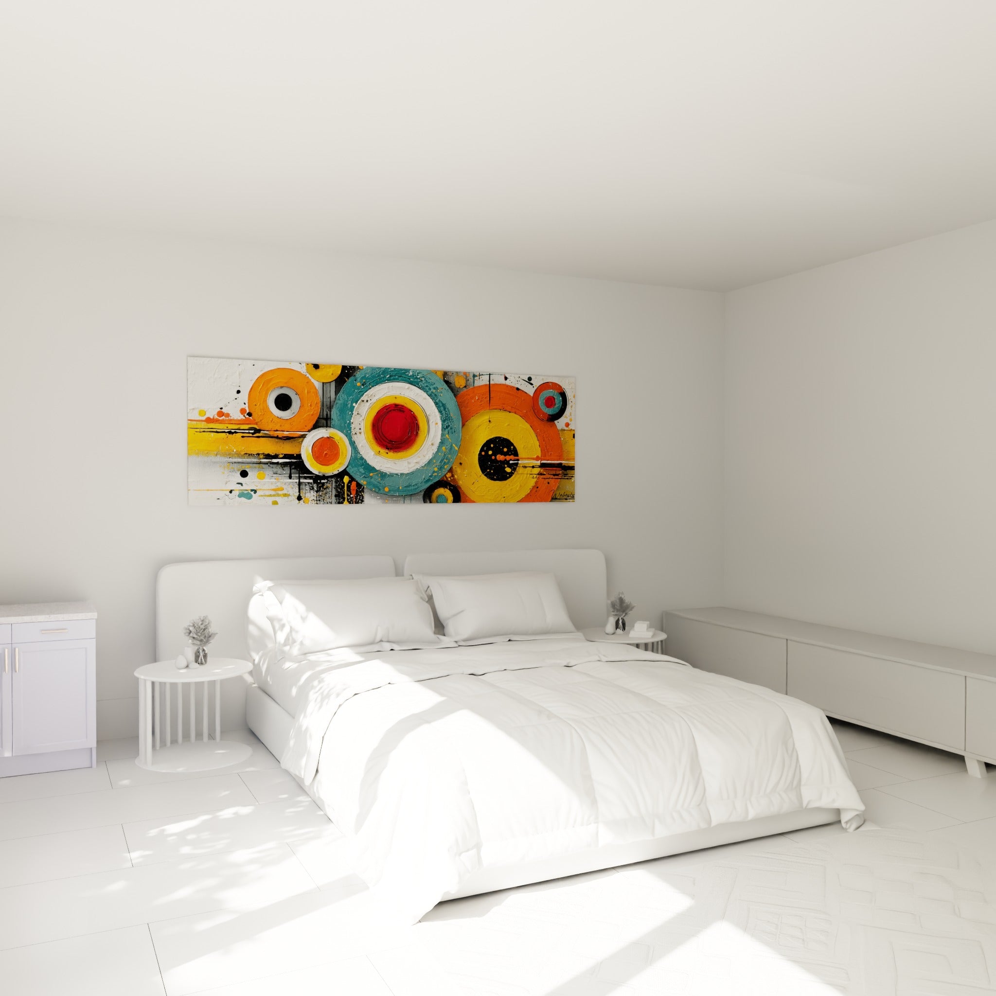 Anneaux jaune et sarcelle du tableau géométrique abstrait accrochés au-dessus d'un lit dans une chambre claire