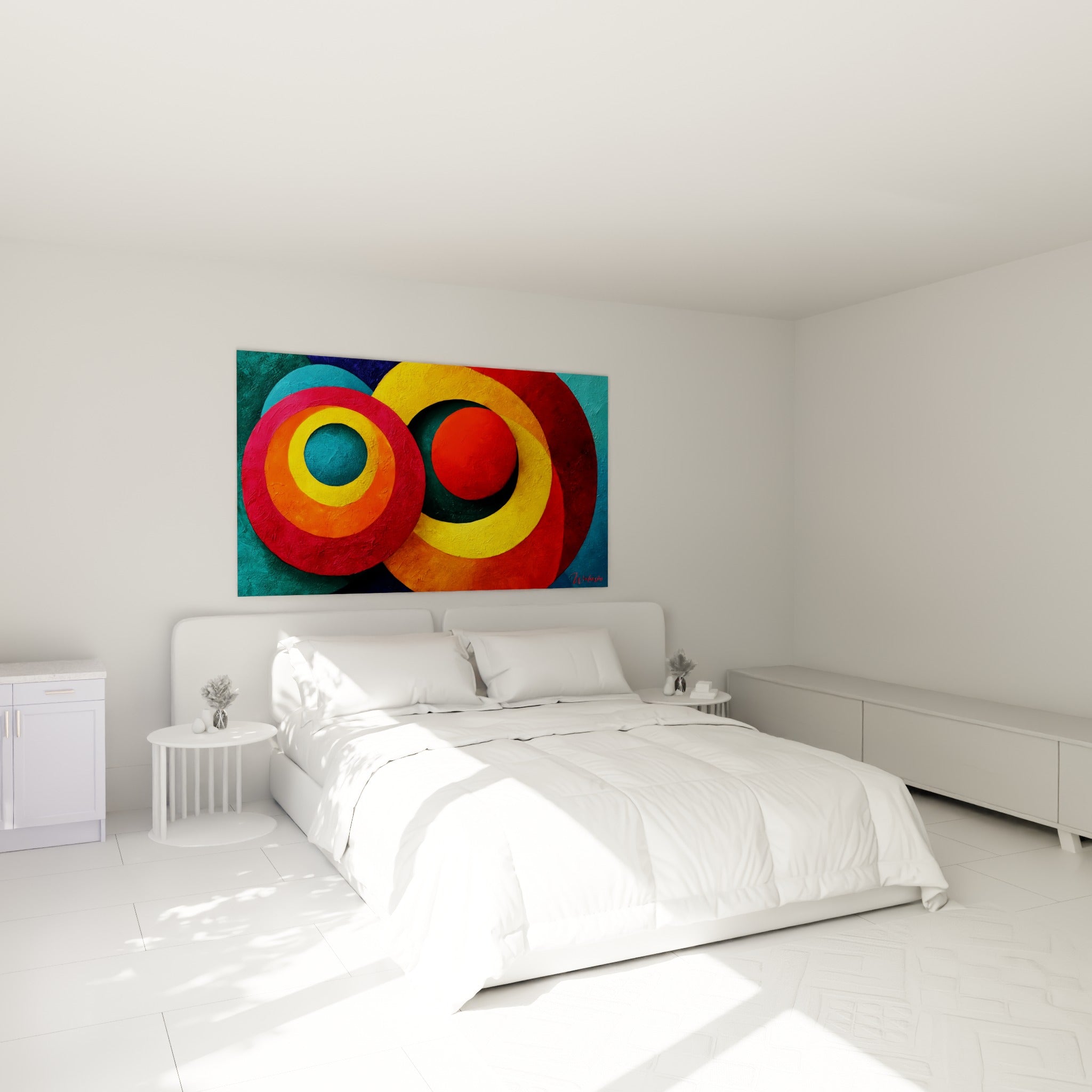 Anneaux rouge et orangé imbriqués sur fond sarcelle, tableau géométrique abstrait au-dessus d'un lit dans une chambre claire