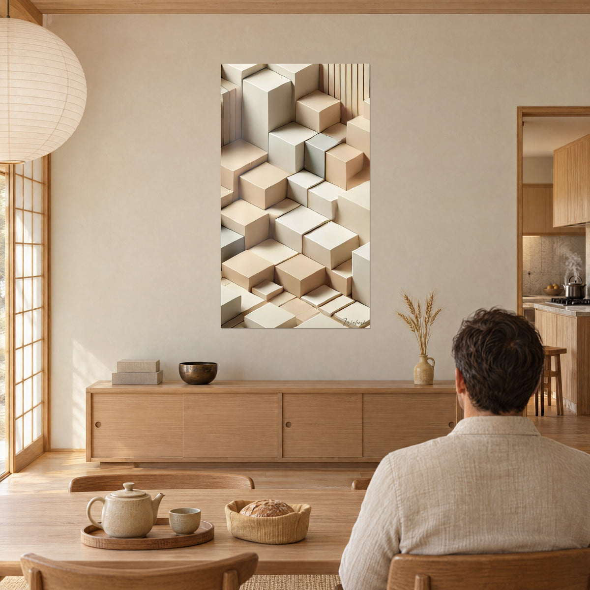 Gemälde Architektur glatter Pflastersteine in Beige und Hellgrau, ein Mann sitzt von hinten am Tisch, cremefarbene Wand und blonde Holzmöbel, Esszimmer