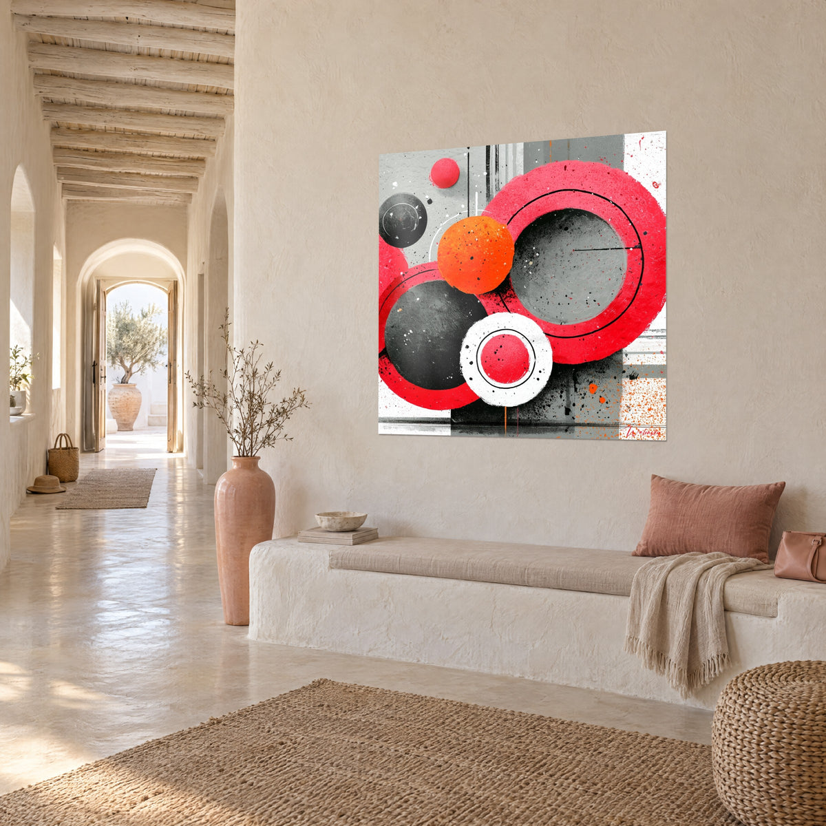 Quadro composizione geometrica di dischi rossi, grigi e neri schizzati, corridoio ad archi di una casa mediterranea
