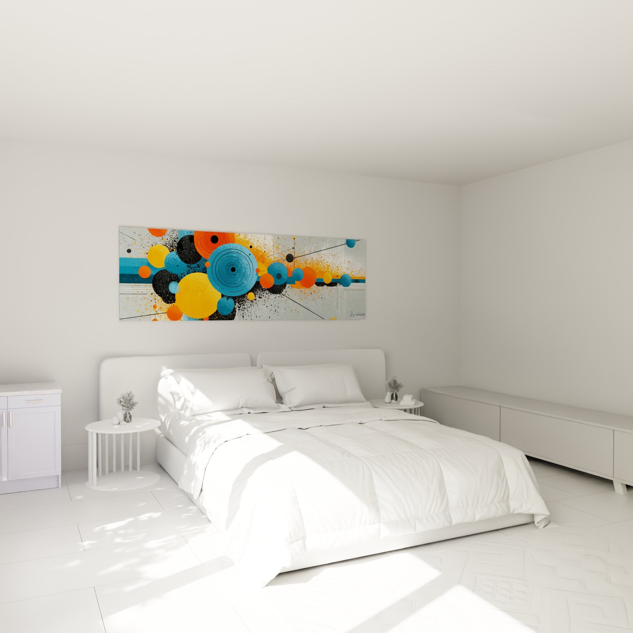 Cercles concentriques bleu turquoise et orange safran accrochés au-dessus d'un lit dans une chambre claire