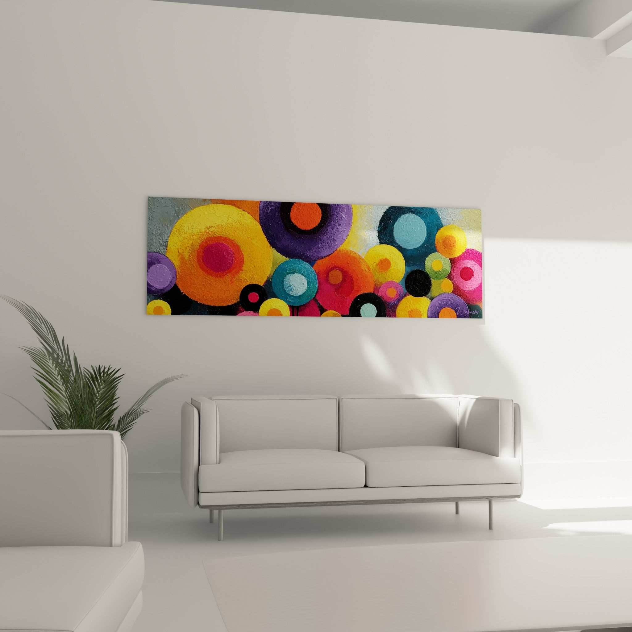 Motifs circulaires jaune vif et pourpre profond installés au-dessus d'un canapé dans un salon lumineux