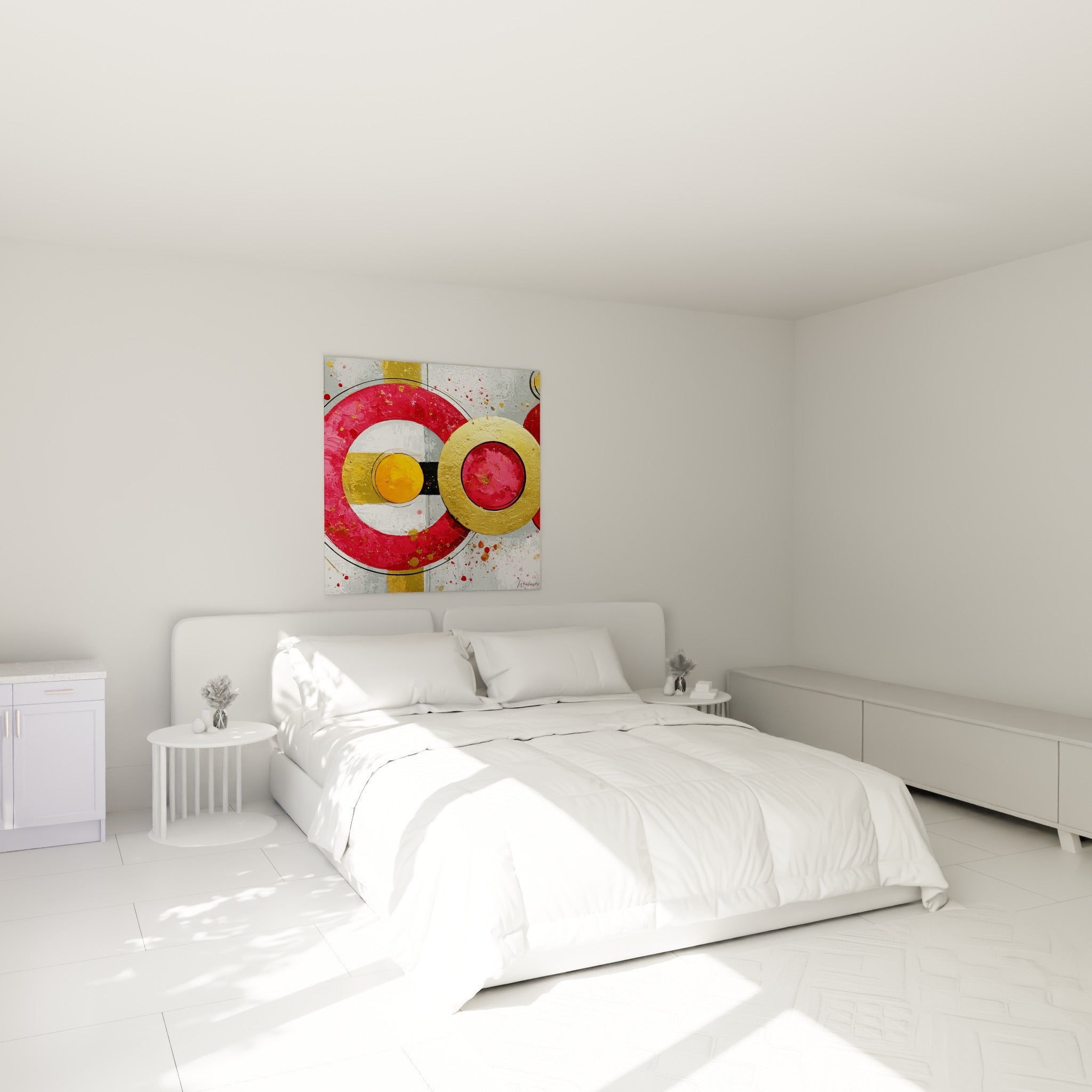 Formes circulaires rouges et dorées de ce tableau géométrique abstrait au-dessus d'un lit dans une chambre claire