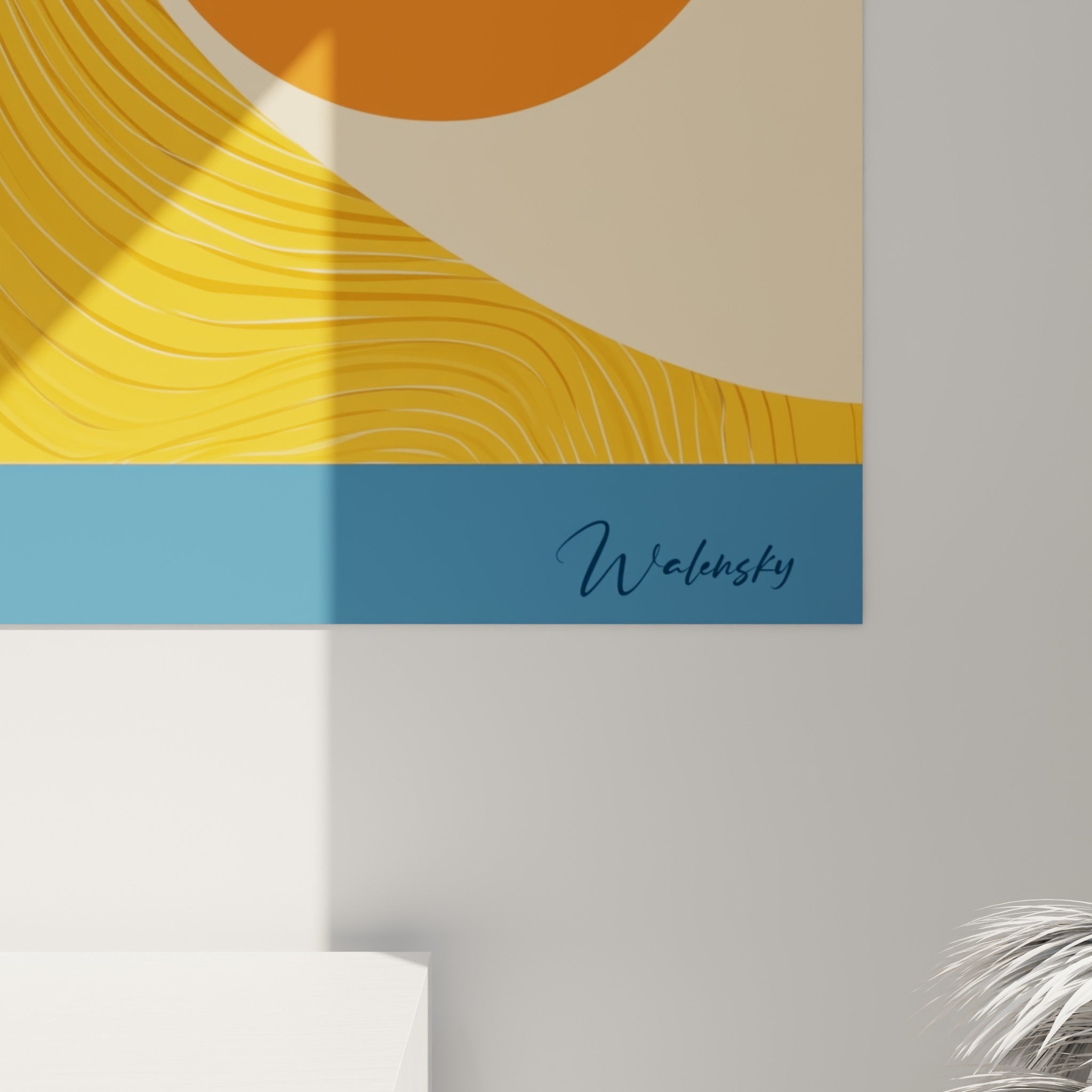 Détail des lignes concentriques dorées et du dégradé orange du soleil, grain de l'impression visible sur ce tableau géometrique abstrait