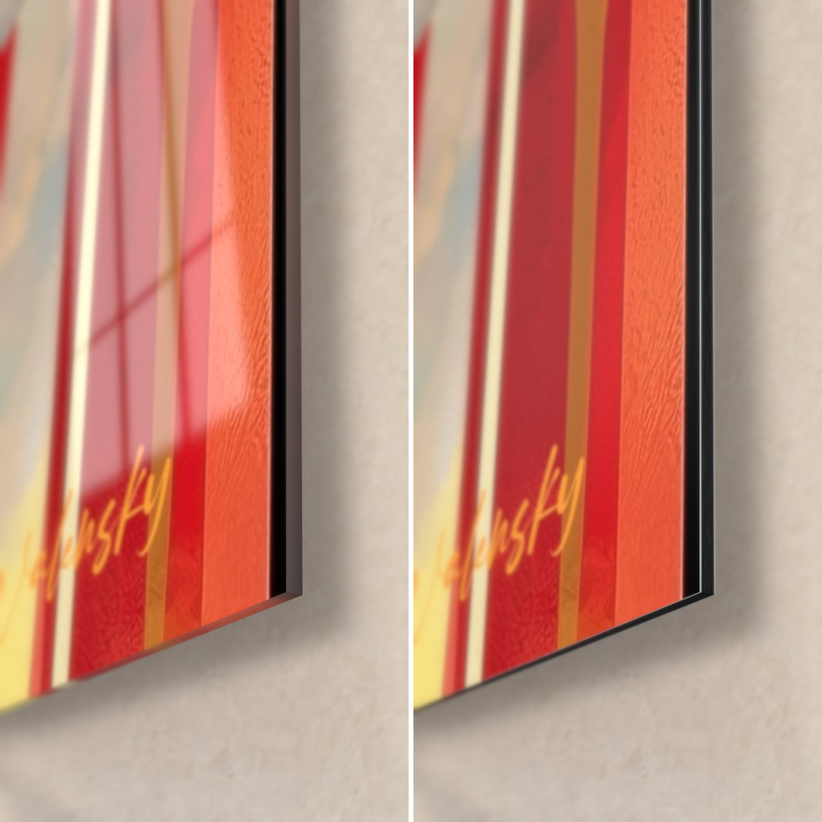 Quadro con forme a fuso rosso corallo e nero, bordo nero da 3 mm, vetro lucido a sinistra e Dibond opaco a destra