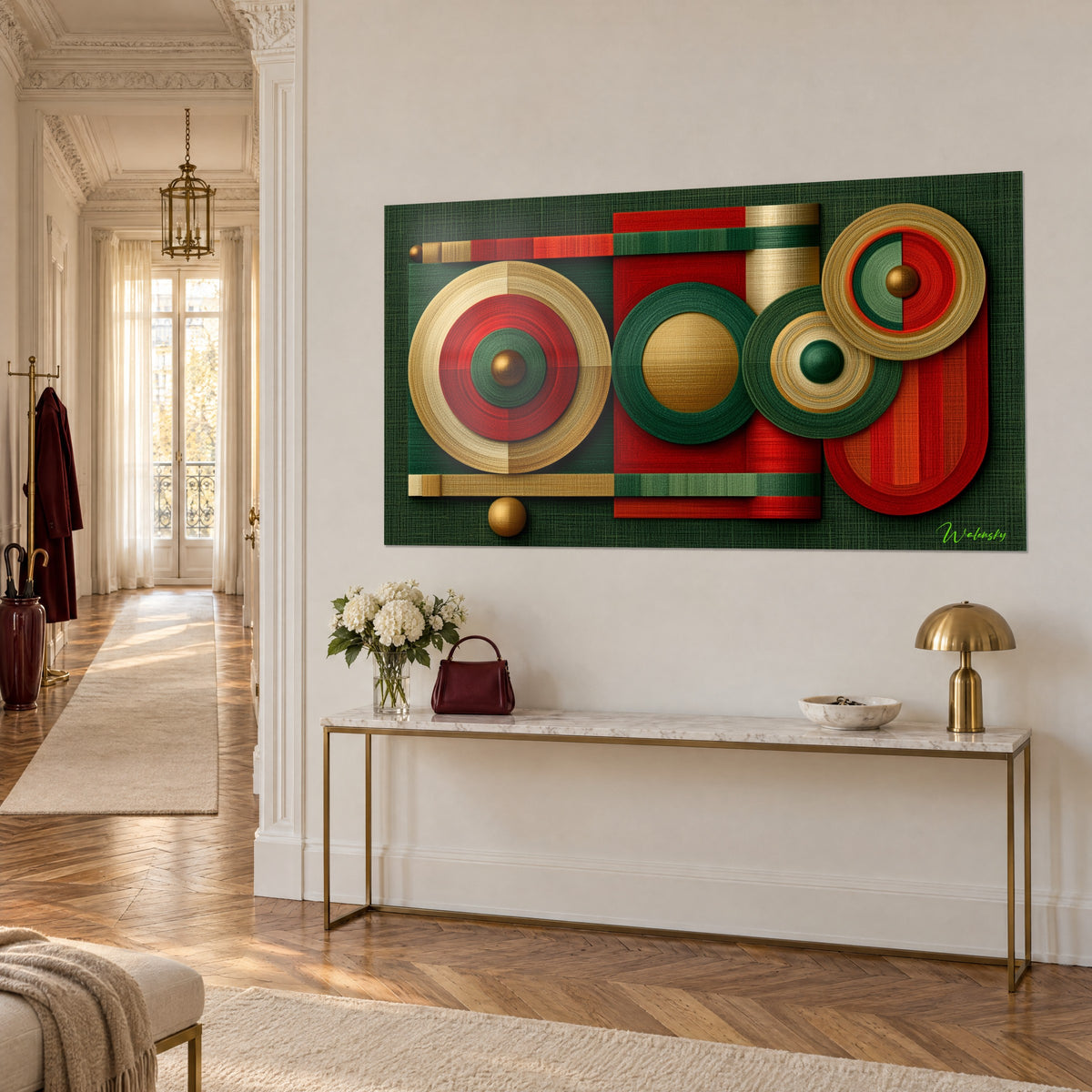 Tableau rouages abstraits en vert sapin, rouge vif et or sur un mur blanc, console dorée et roses blanches, appartement haussmannien