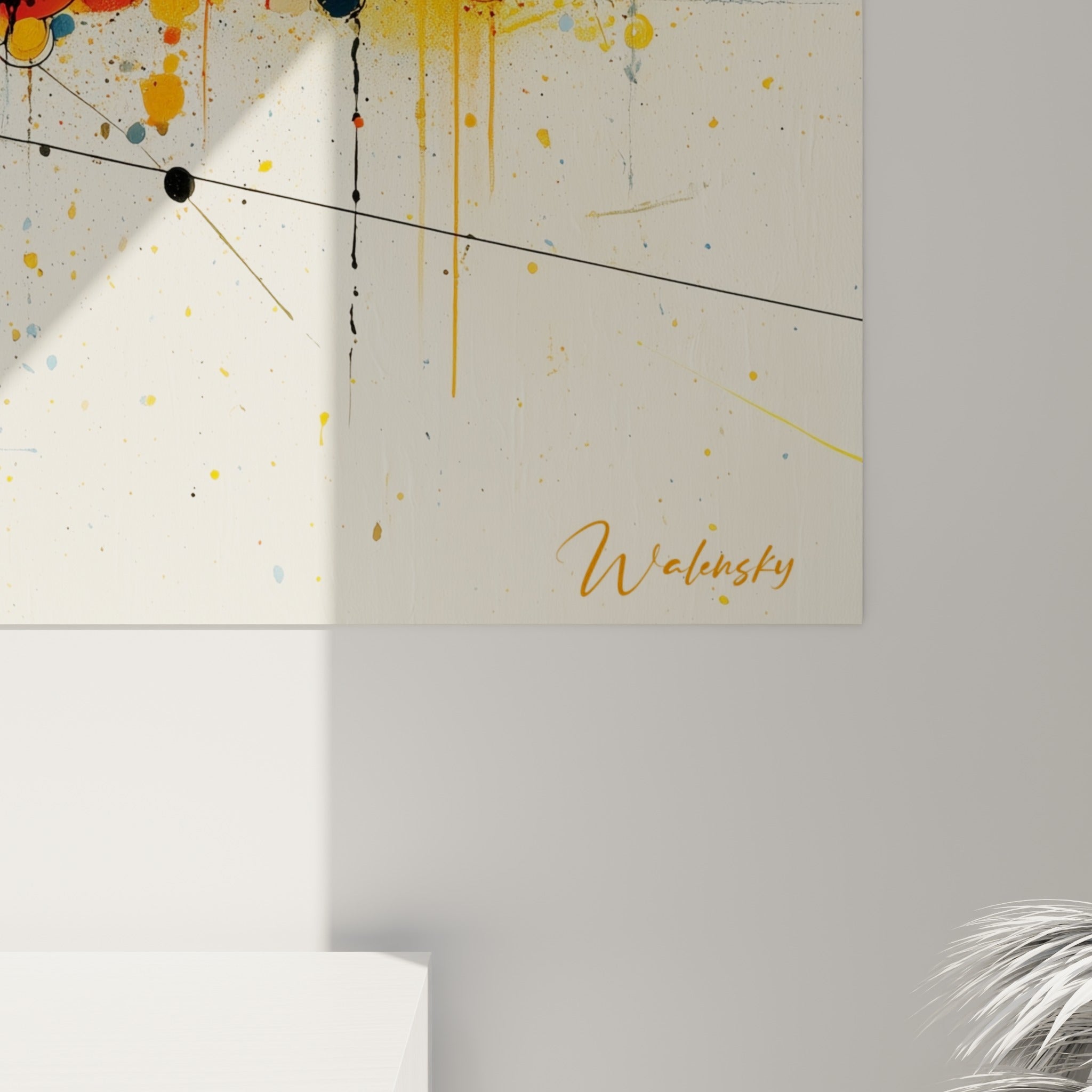 Empâtements jaune et bleu marine se mêlent aux éclaboussures noires dans ce détail du tableau géométrique abstrait.