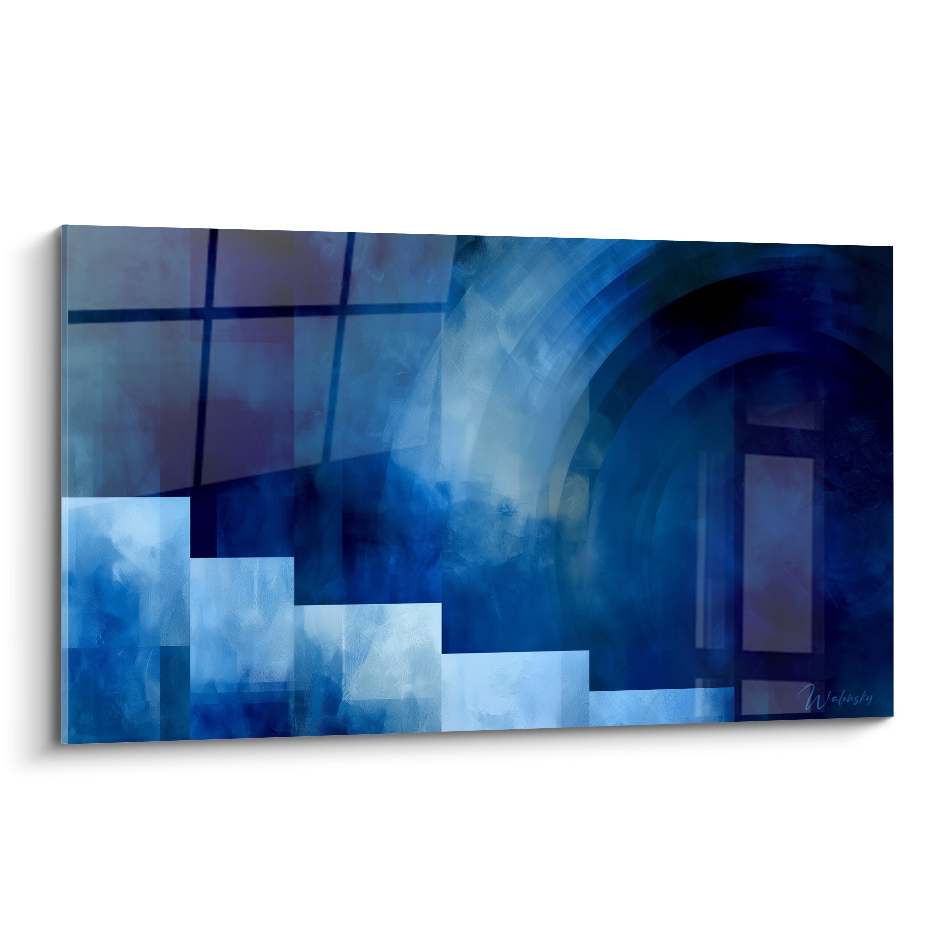 Escalier géométrique abstrait en bleu marine et bleu pastel, formes architecturales et arche sombre