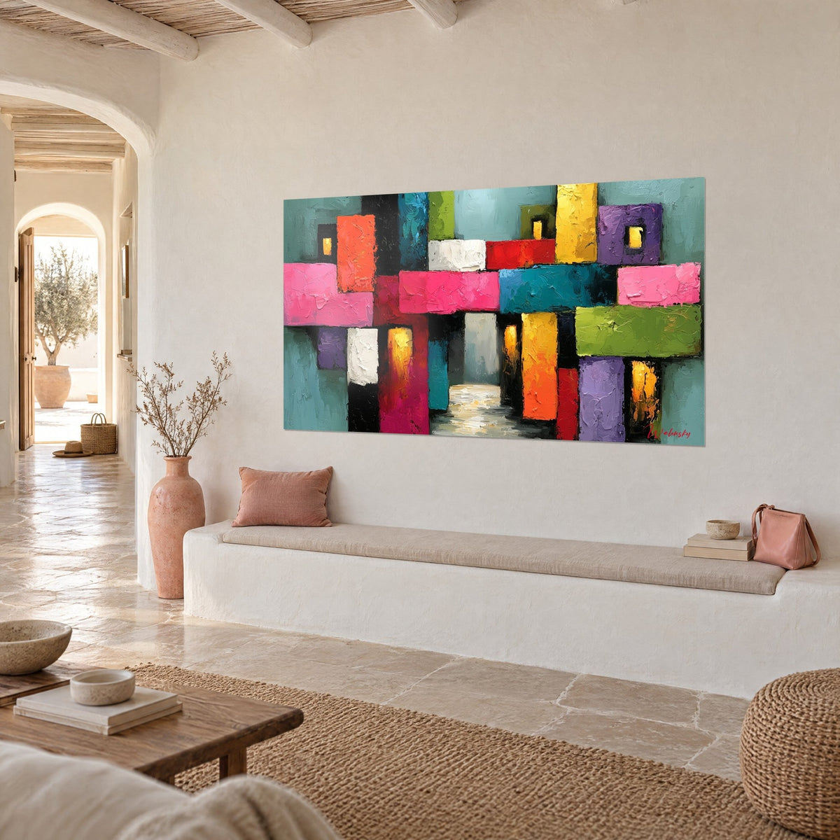 Tableau mosaïque géométrique de rectangles fuchsia, orange et verts, allée grise au centre, vue de trois-quarts, mur blanc chaulé