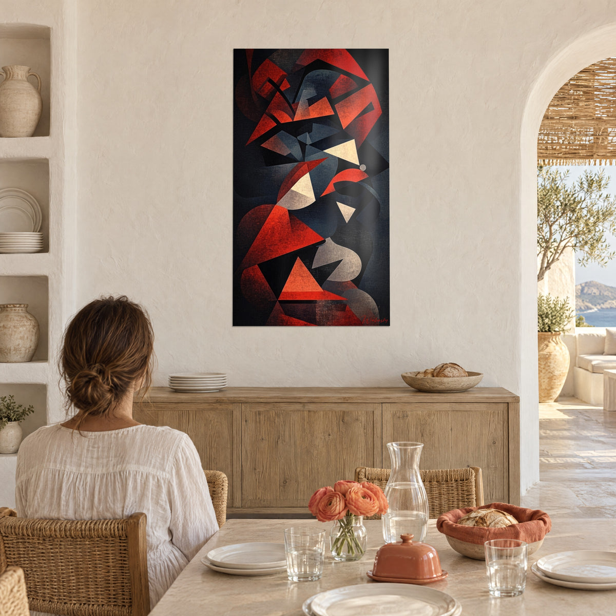 Πίνακας αφαίρεση με κοραλλί κόκκινες και άμμου μπεζ γωνίες σε μαύρο, γυναίκα από την πλάτη στο τραπέζι, αψίδα και ελιά στο βάθος