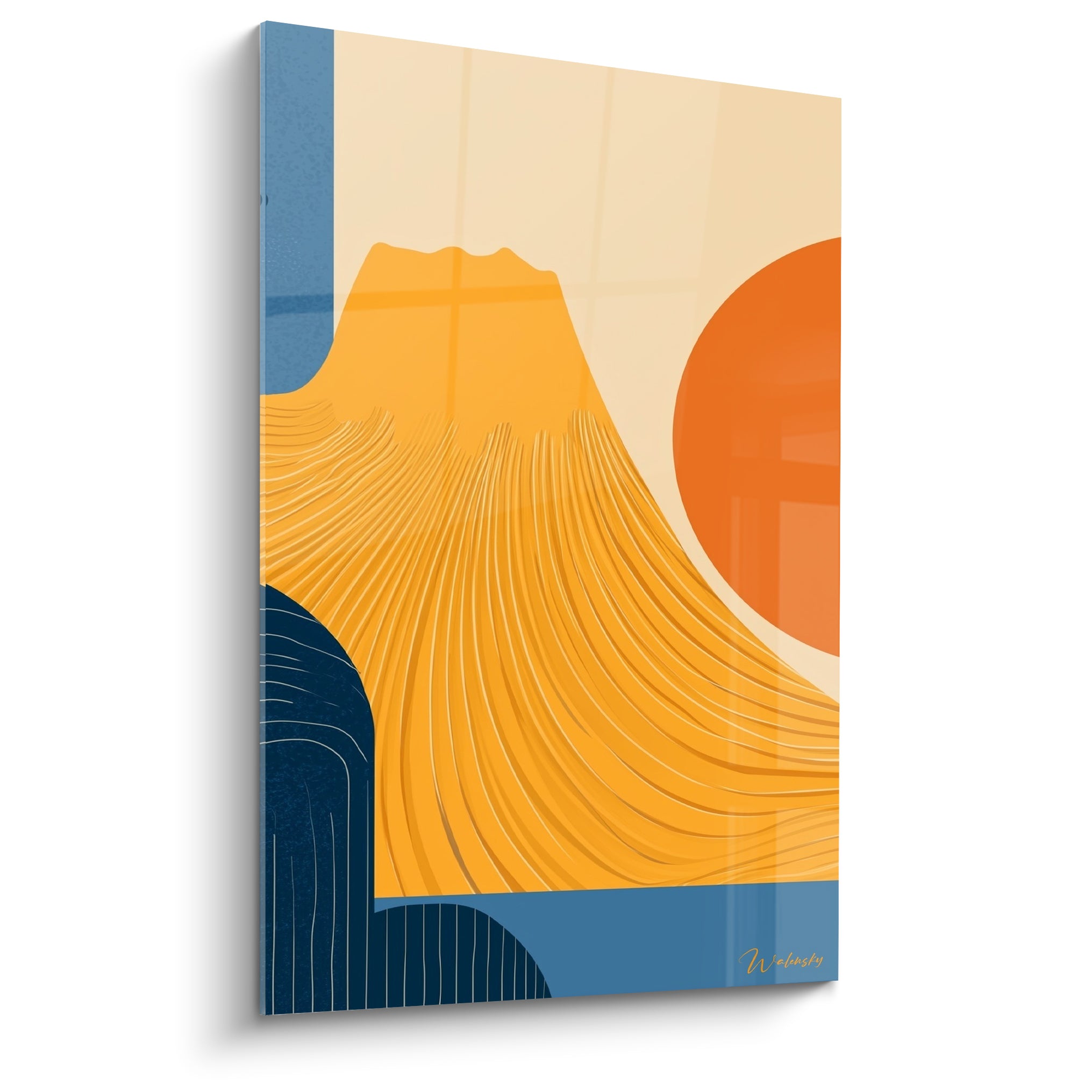 Montagne dorée striée et soleil orangé sur fond crème, tableau géométrique abstrait aux tons bleu marine