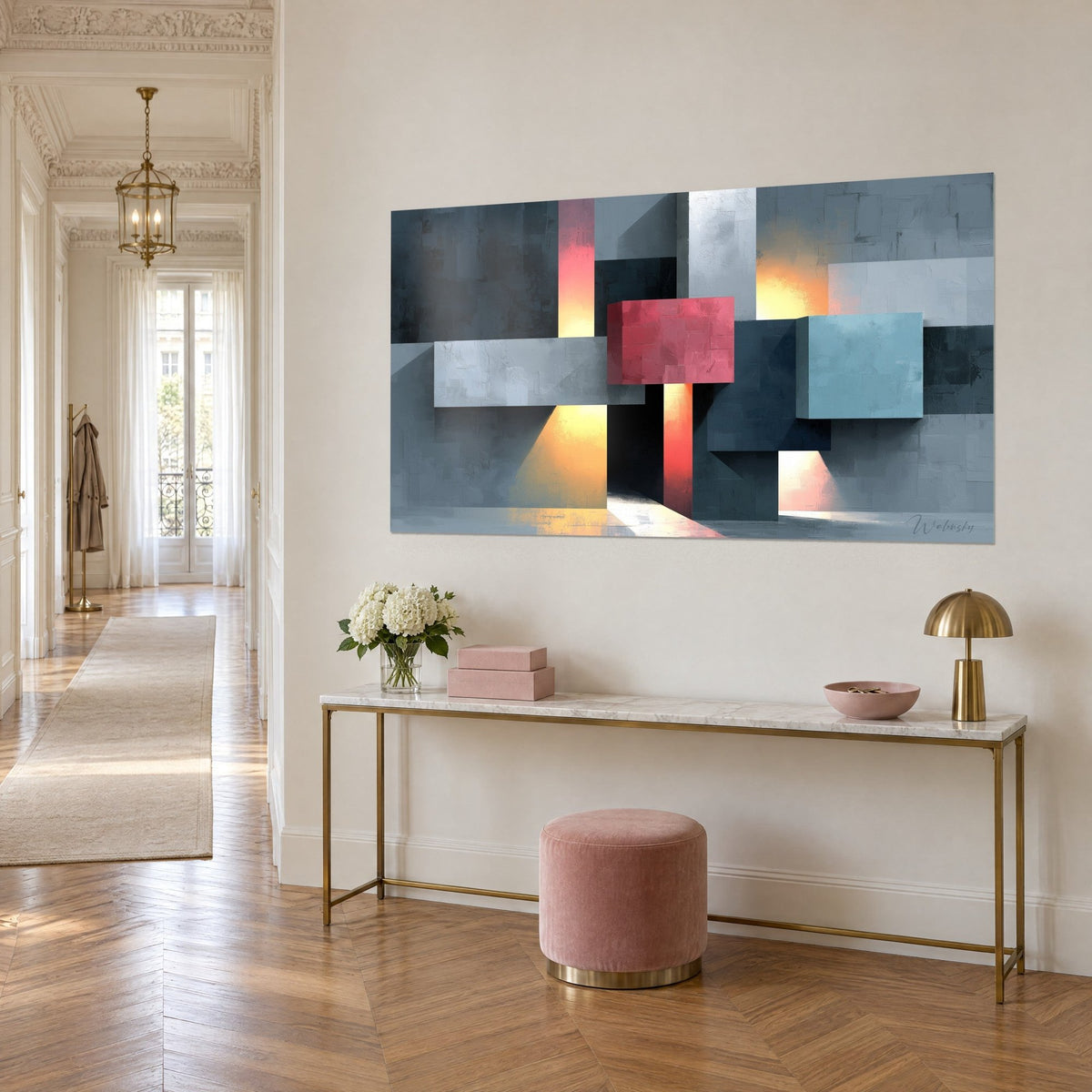 Tableau blocs anguleux bleu acier et rose corail éclairés d'ambre, vu de trois-quarts au-dessus d'une console dorée