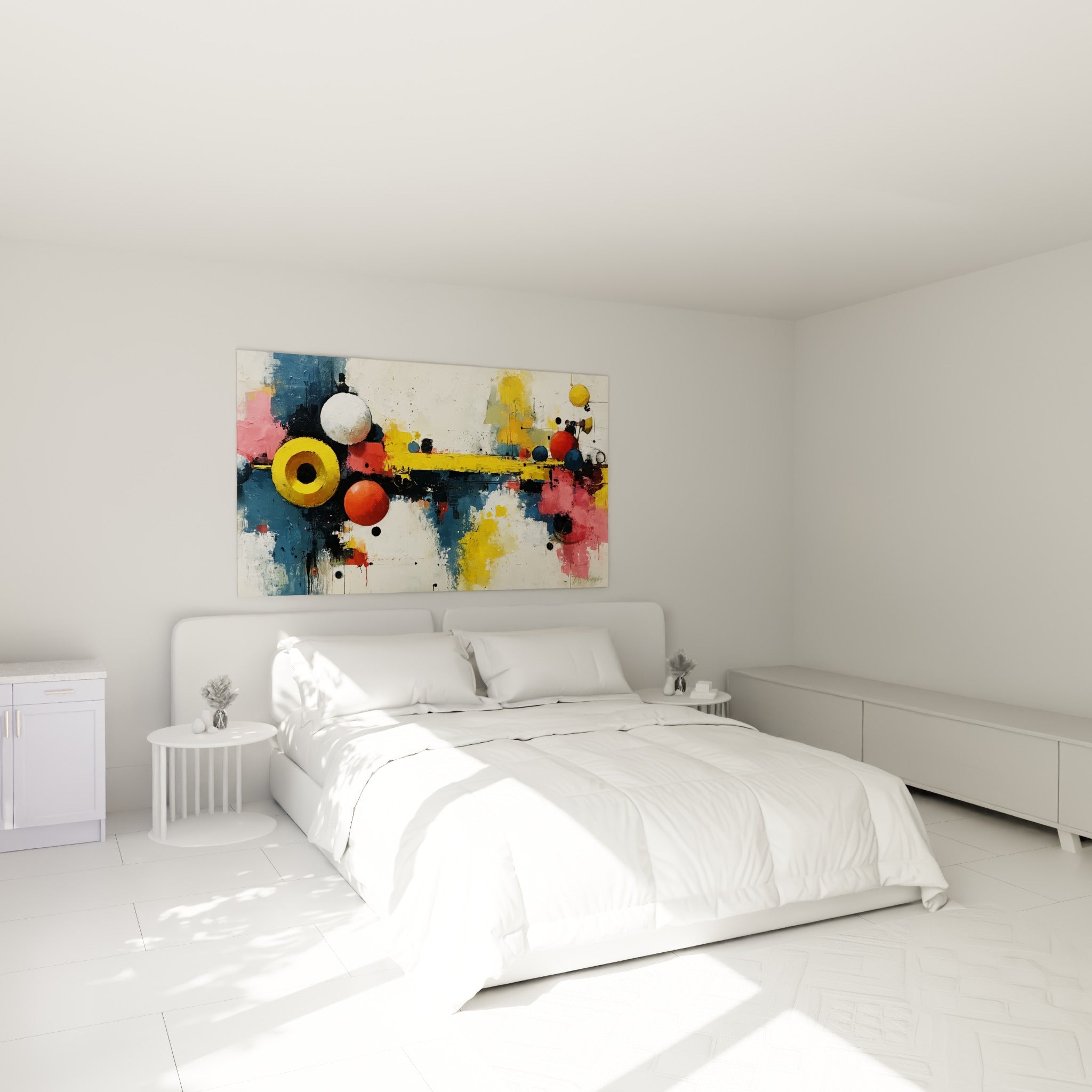 Sphères colorées jaune et rouge suspendues au-dessus d'un lit dans une chambre claire