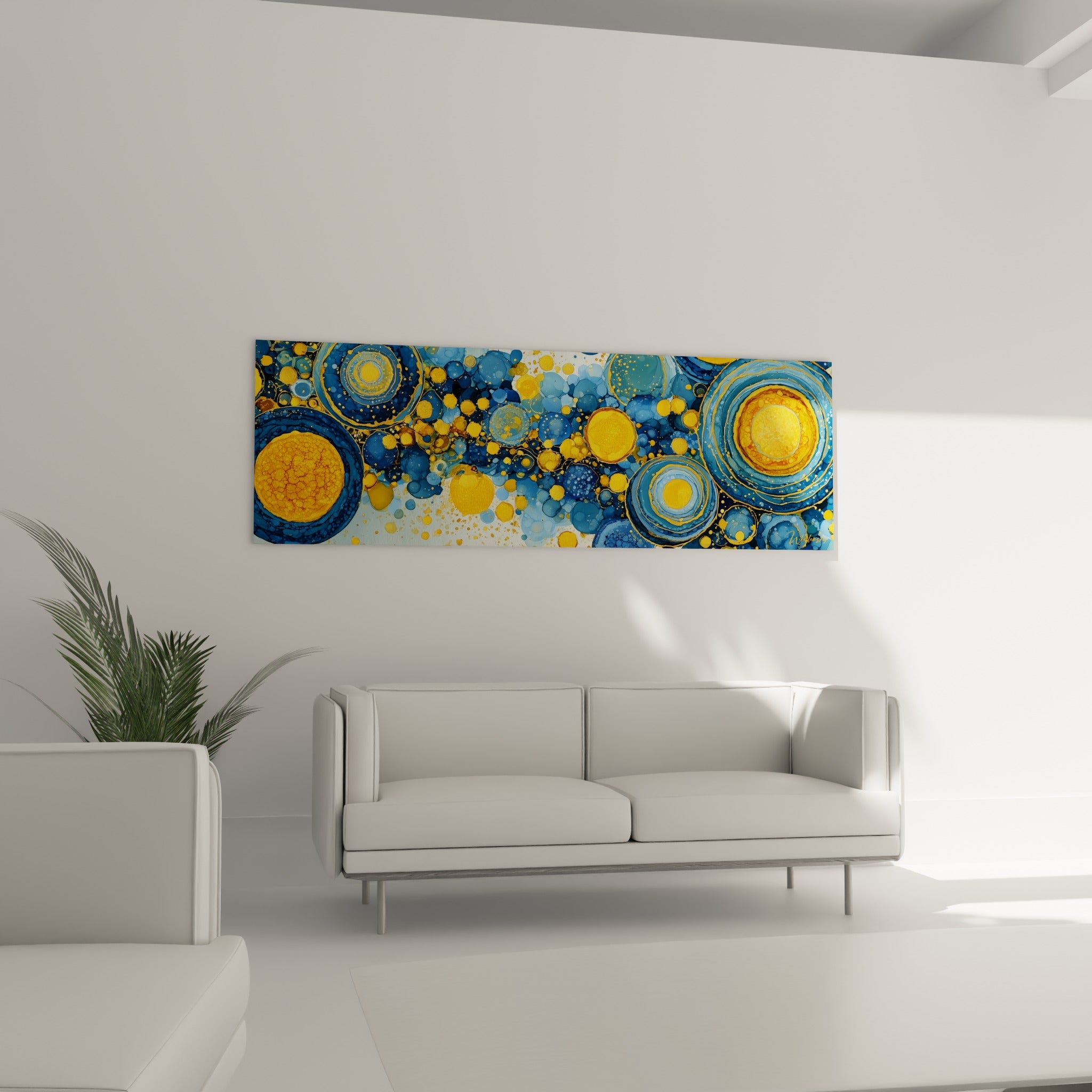 Bulles bleu pétrole et dorées de ce tableau géométrique abstrait au-dessus d'un canapé dans un salon lumineux
