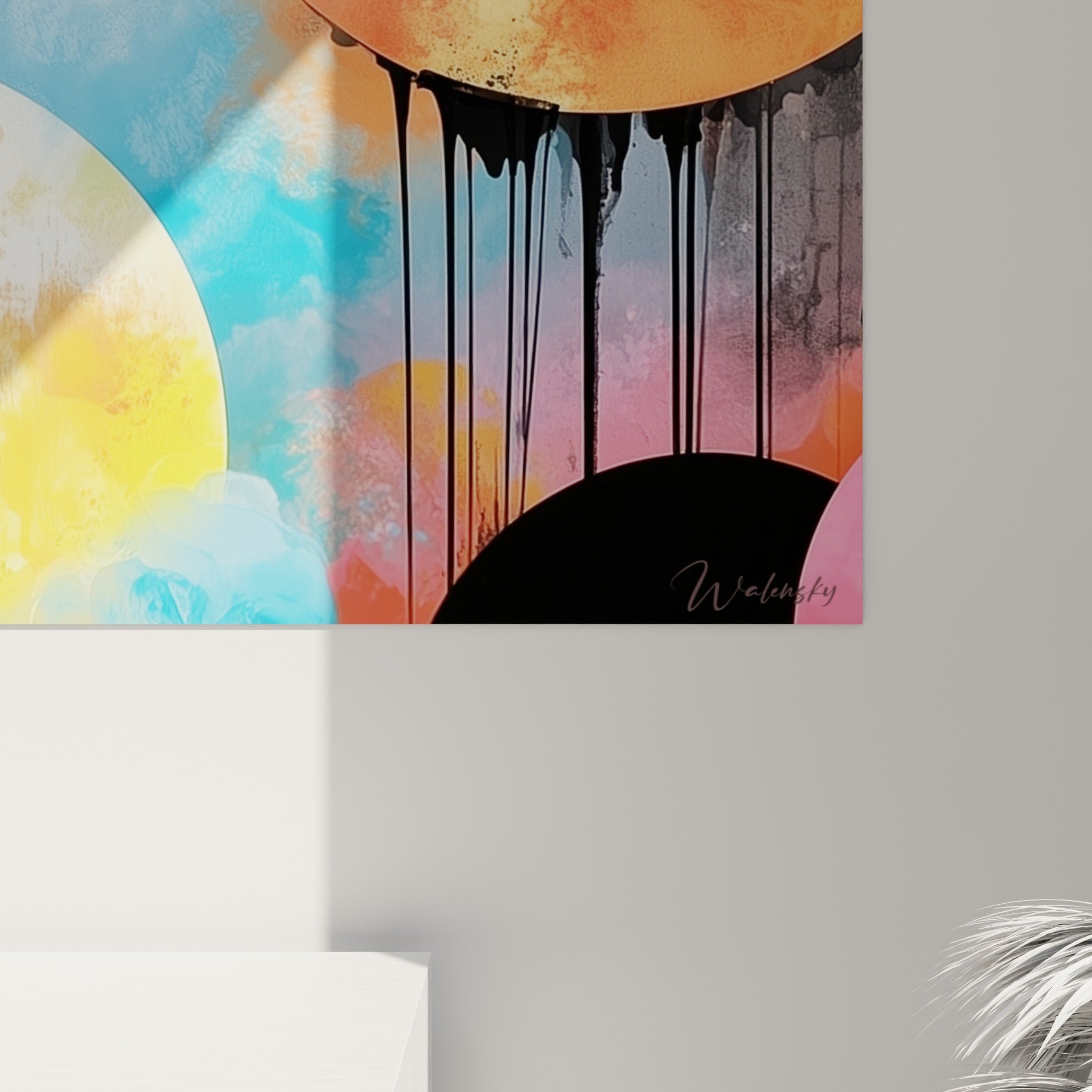 Empâtements orange et rose fondus, coulures noires fines et grain aquarelle visible sur ce tableau géométrique abstrait