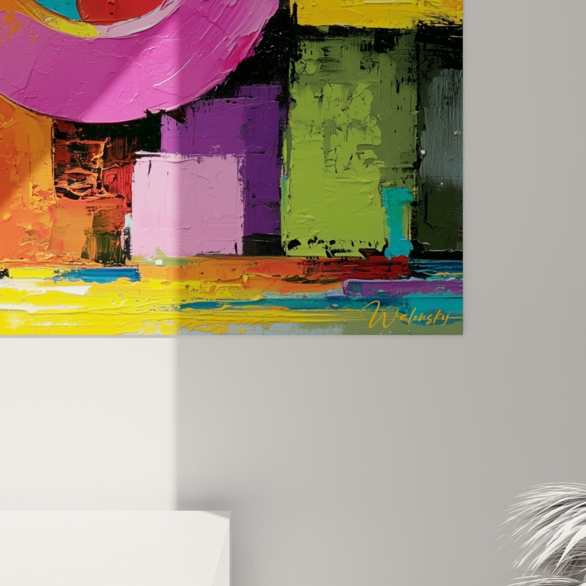 Empâtements épais et coulures jaunes visibles en gros plan sur ce tableau géometrique abstrait orange et bleu
