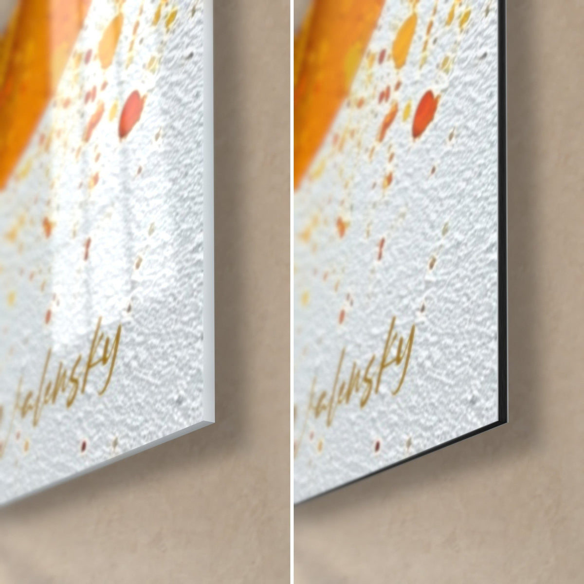 Quadro con cerchi intrecciati in giallo e turchese, schizzi arancioni su fondo bianco, angolo in basso a destra, vetro lucido e Dibond opaco