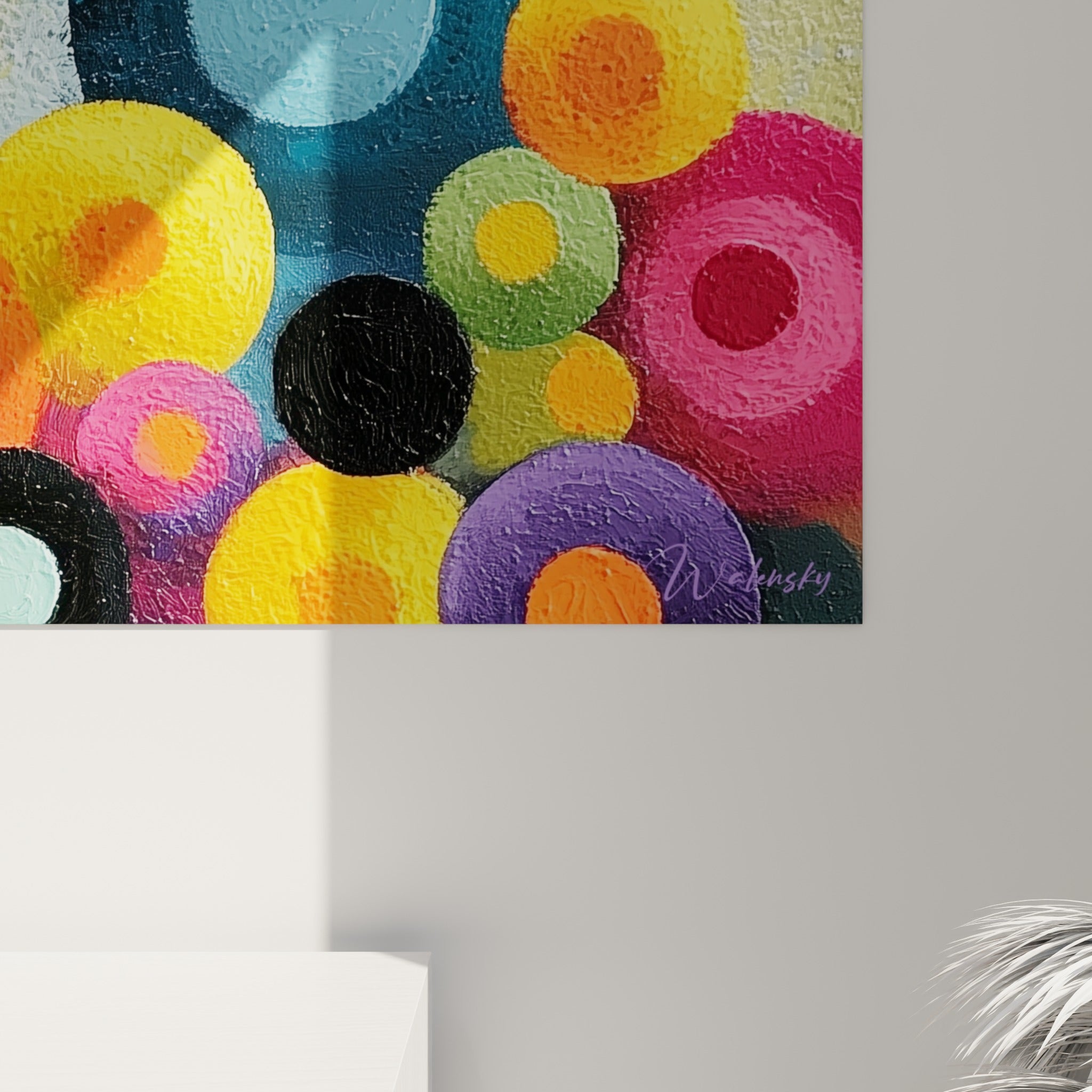 Empâtements de peinture jaune, orange et turquoise visibles de près, cerclages noirs marqués sur la toile