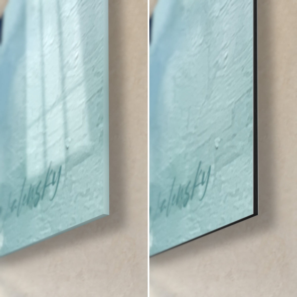 Gemälde schwebender Blöcke in Blau und Ocker, untere rechte Ecke: glänzendes Glas mit Lichtreflexen, mattes Dibond-Aluminium, 3 mm Stärke