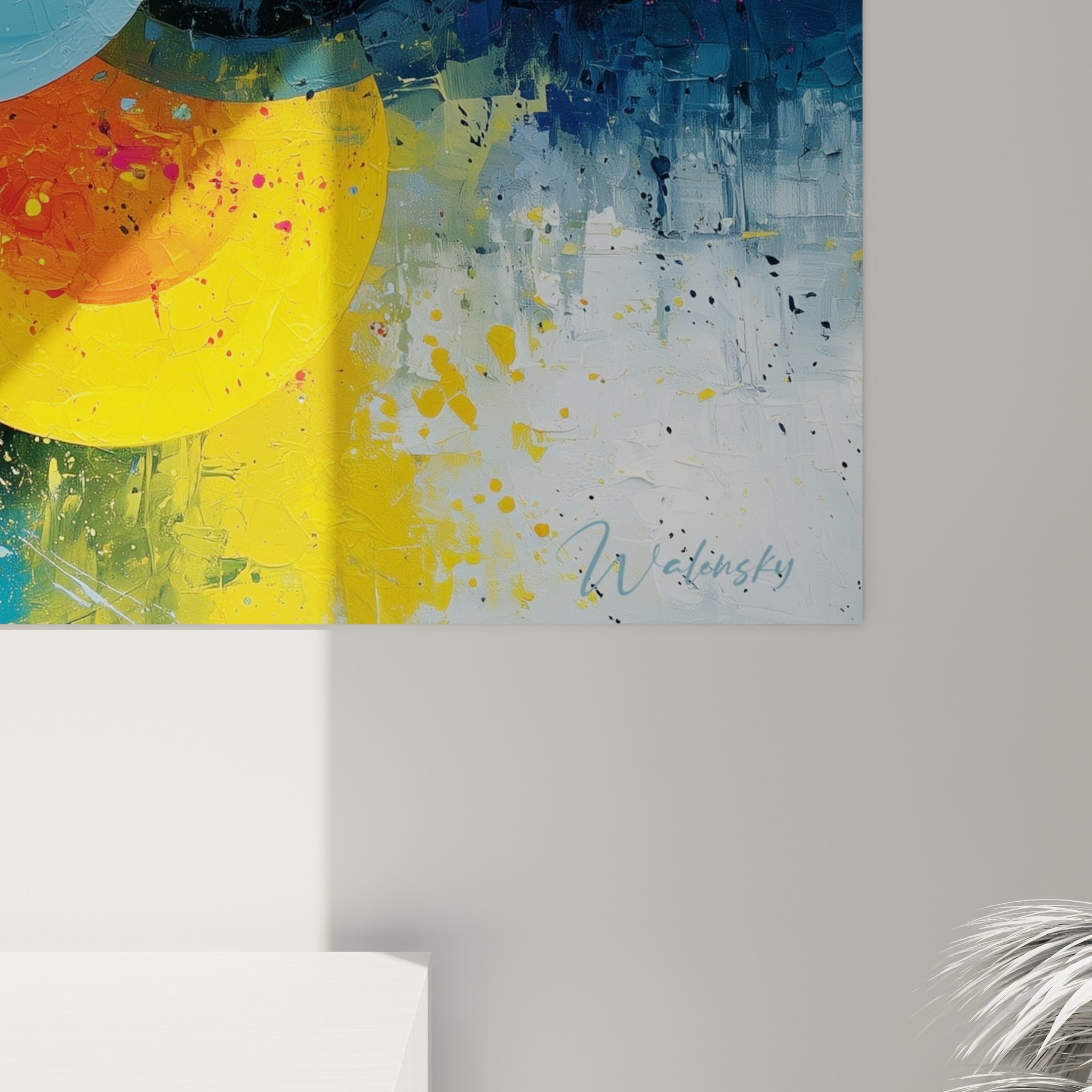 Empâtements épais révélant les touches jaunes, roses et bleu marine du tableau géometrique abstrait de près
