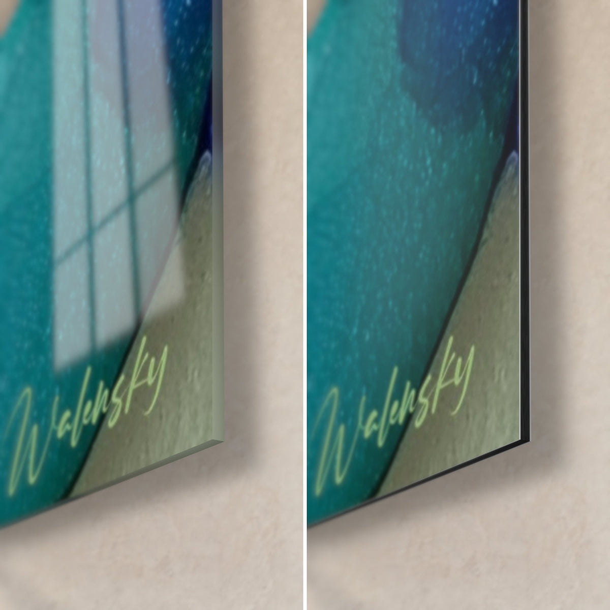 Schilderij met turquoise en smaragdgroene bellen, rechtsonder: glanzend glas met reflecties, mat zwart Dibond, rand van 3 mm
