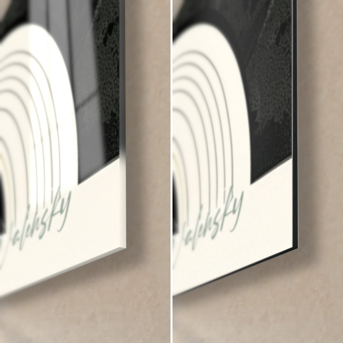 Tableau spirale ivoire à cœur noir, coin bas droit : verre acrylique brillant à gauche, alu Dibond mat à droite, tranche 3 mm