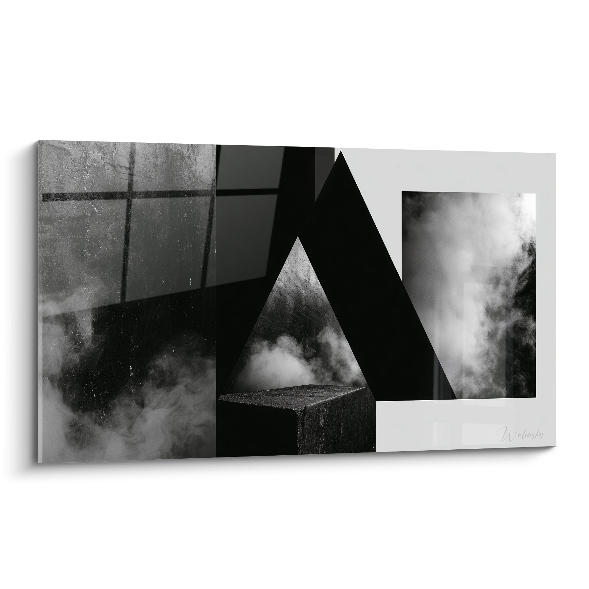Triangle noir et fumée blanche composent ce tableau géométrique abstrait aux textures de béton anthracite