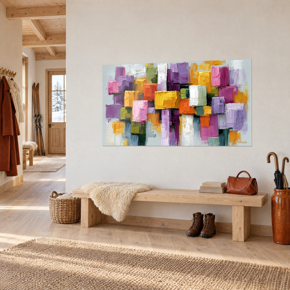 Tableau pavés de peinture épaisse jaune safran, orange et lilas sur fond gris perle, accroché dans l'entrée d'un chalet