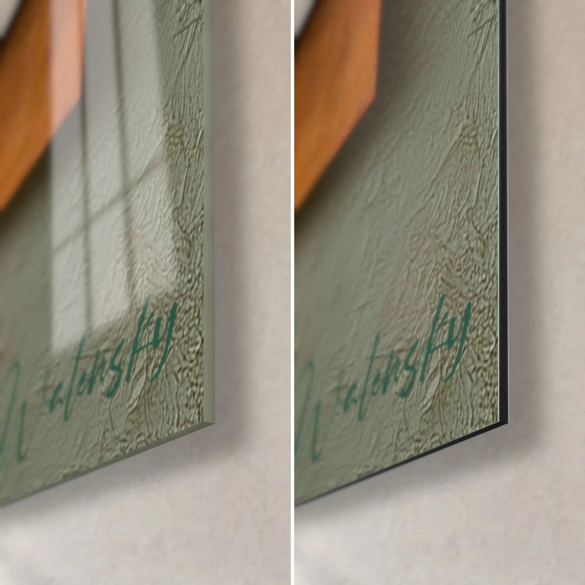 Tableau blocs géométriques vert sauge en relief, coin bas droit, verre brillant reflétant la fenêtre et Dibond mat, tranche de 3 mm