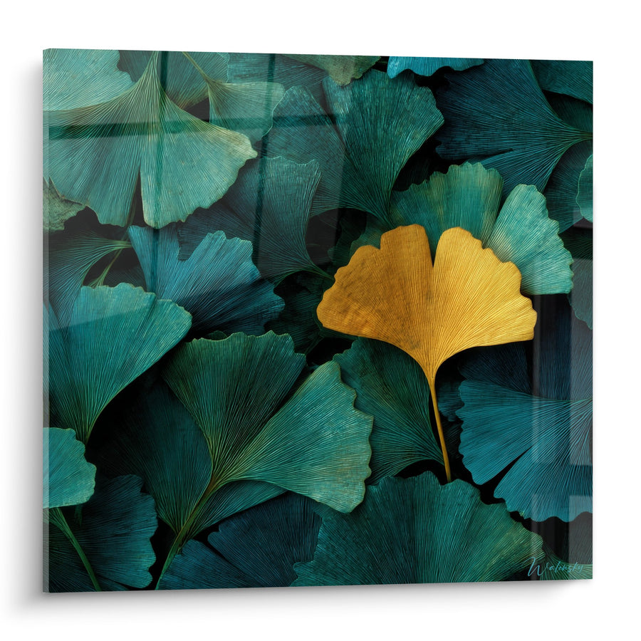 Tableau feuille dorée sur fond de feuillage turquoise et vert - Contraste Naturel - Edition Ginkgo