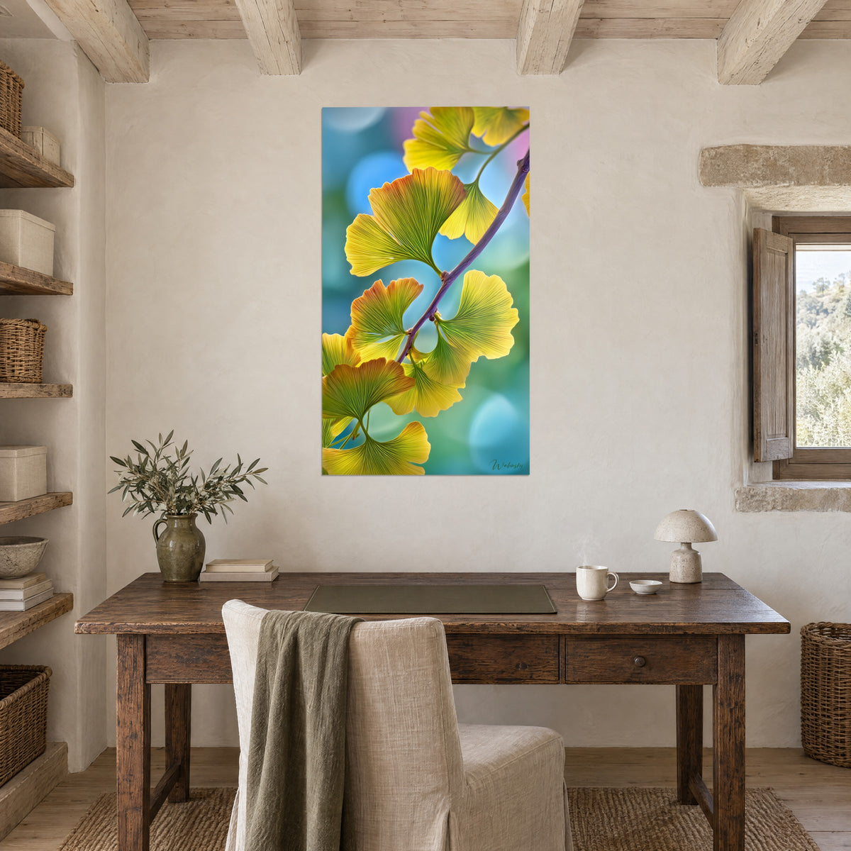 Gemälde Ginkgoblätter mit feinen orangefarbenen und grünen Adern, türkises Bokeh, an der Wand eines Büros mit rustikalem Holz