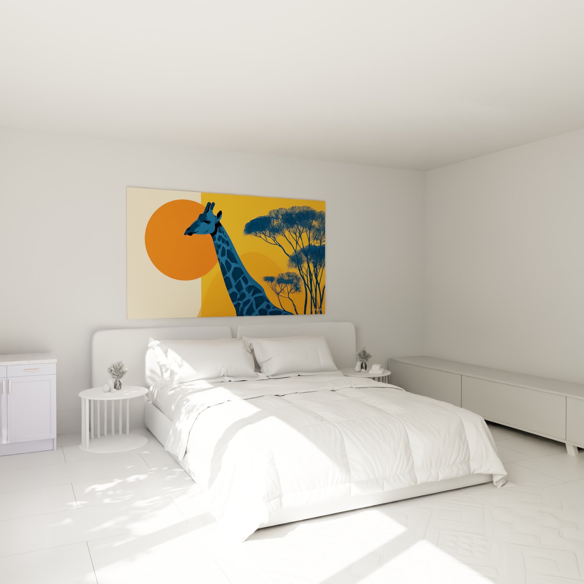Silhouette de girafe bleu marine et soleil orange accrochée au-dessus d'un lit dans une chambre claire