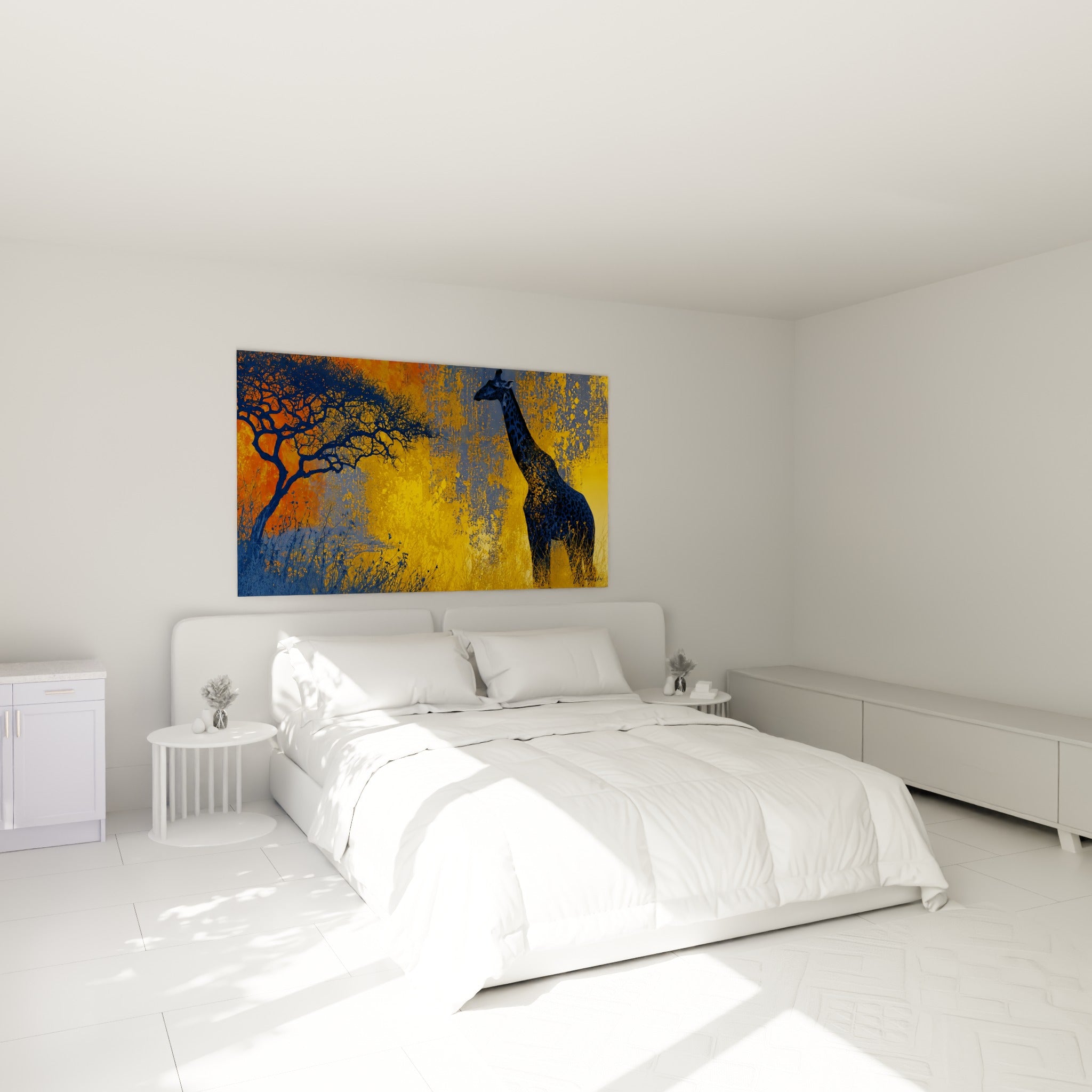 Silhouette de girafe bleu marine et jaune doré accrochée au-dessus d'un lit dans une chambre claire