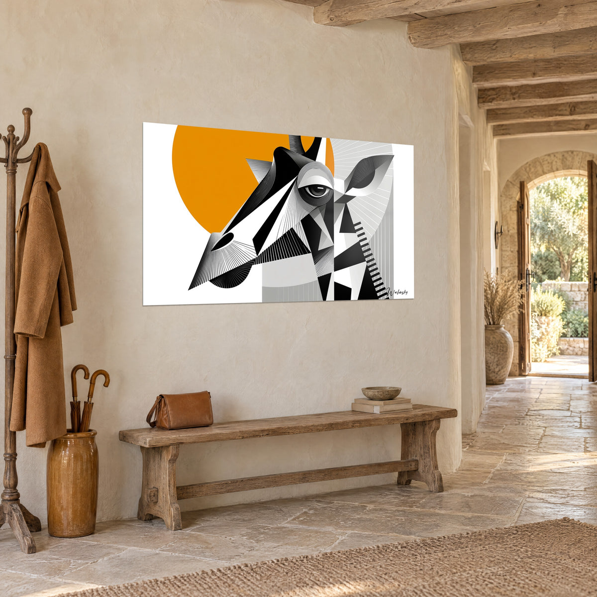 Cuadro retrato de animal en facetas negras y grises, disco ocre de fondo, pared beige, banco de madera, piedra en el suelo
