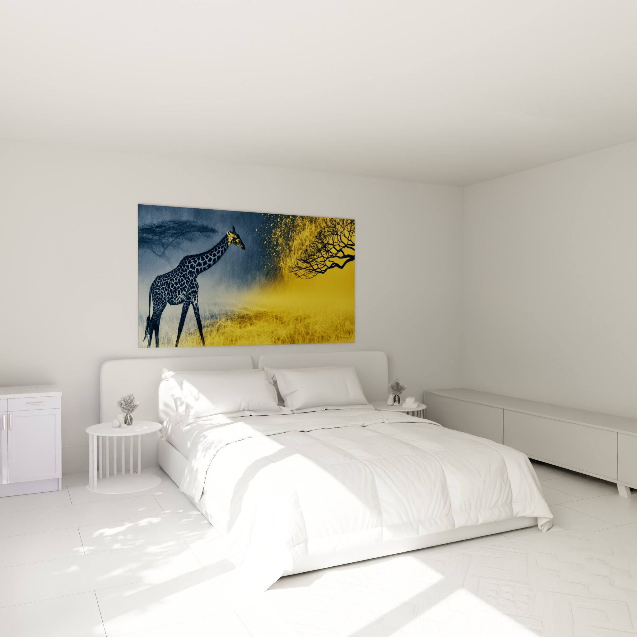 Silhouette de girafe bleu marine et jaune savane accrochée au-dessus d'un lit dans une chambre claire