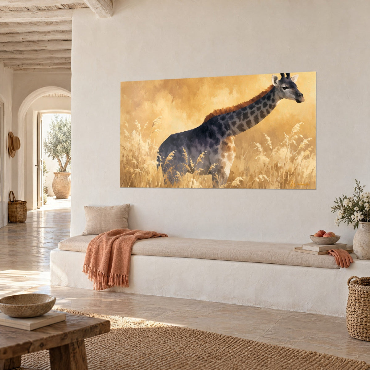 Gemälde Ockerfarbene Savanne, in der eine graue Giraffe an blonden Ähren entlangzieht, rötliche Mähne; Dreiviertelansicht über einer weißen Sitzbank