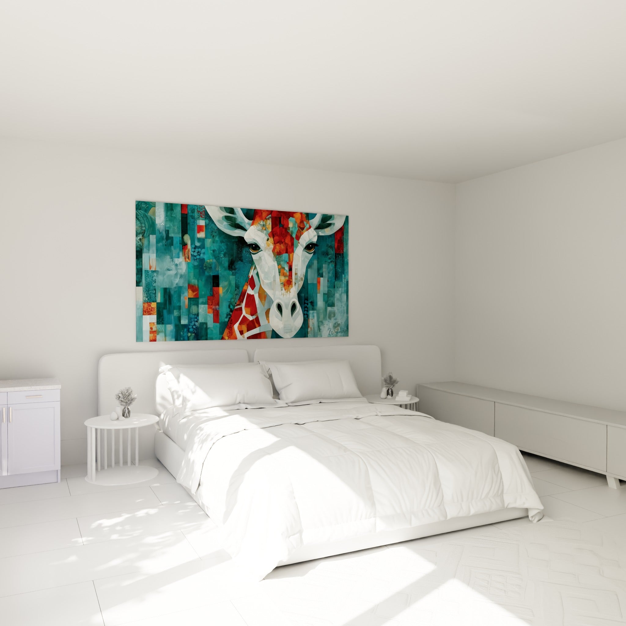 Museau blanc et yeux dorés de girafe, teintes bleu pétrole et rouille, au-dessus d'un lit dans une chambre claire