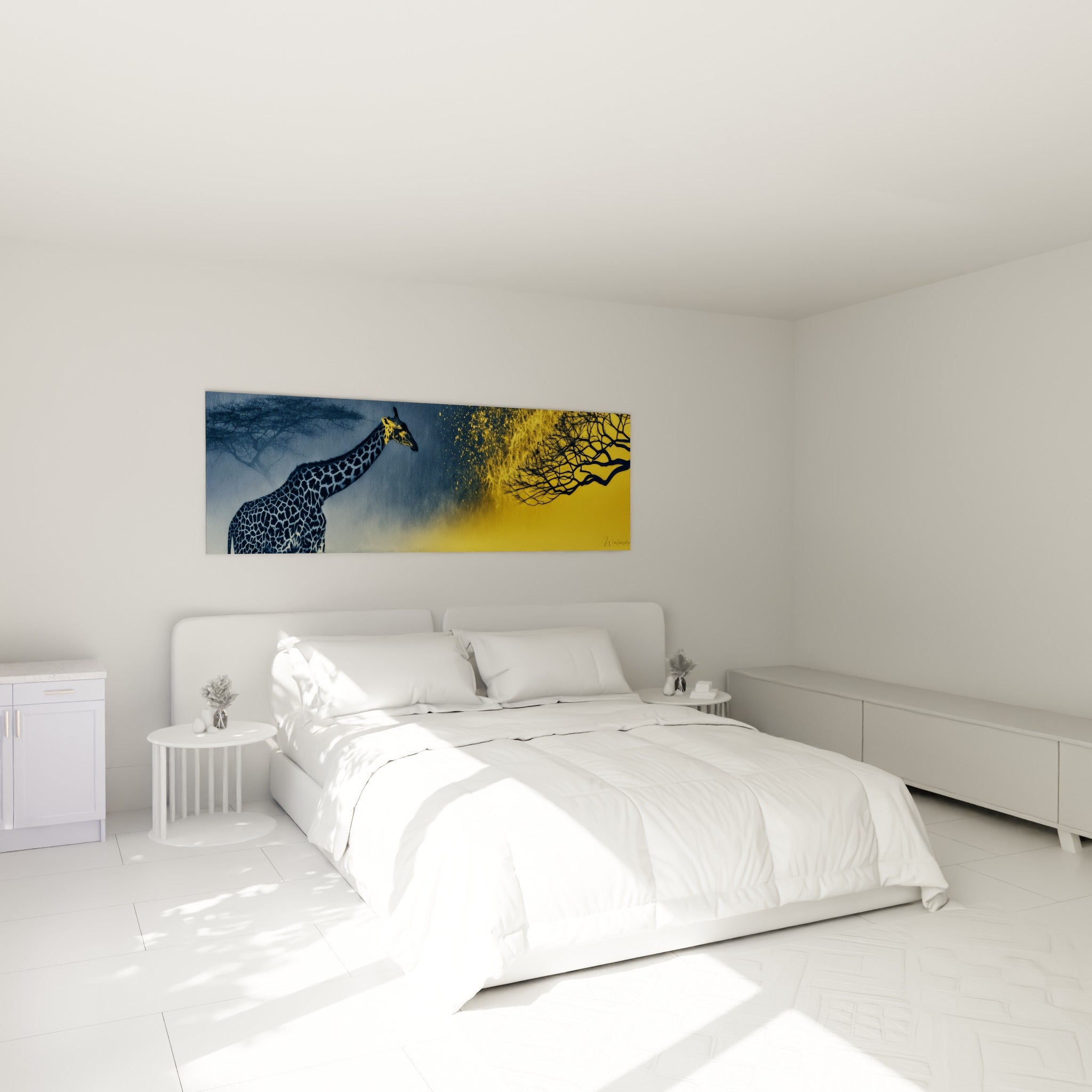 Silhouette de girafe bleu nuit et jaune doré accrochée au-dessus d'un lit dans une chambre claire