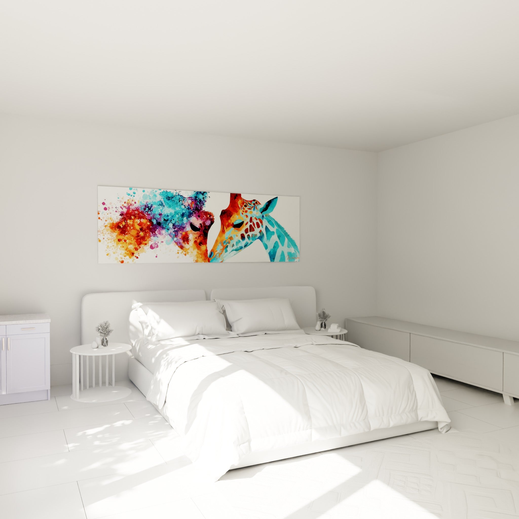 Tête de girafe bleu turquoise et taches orange vif, au-dessus d'un lit dans une chambre claire