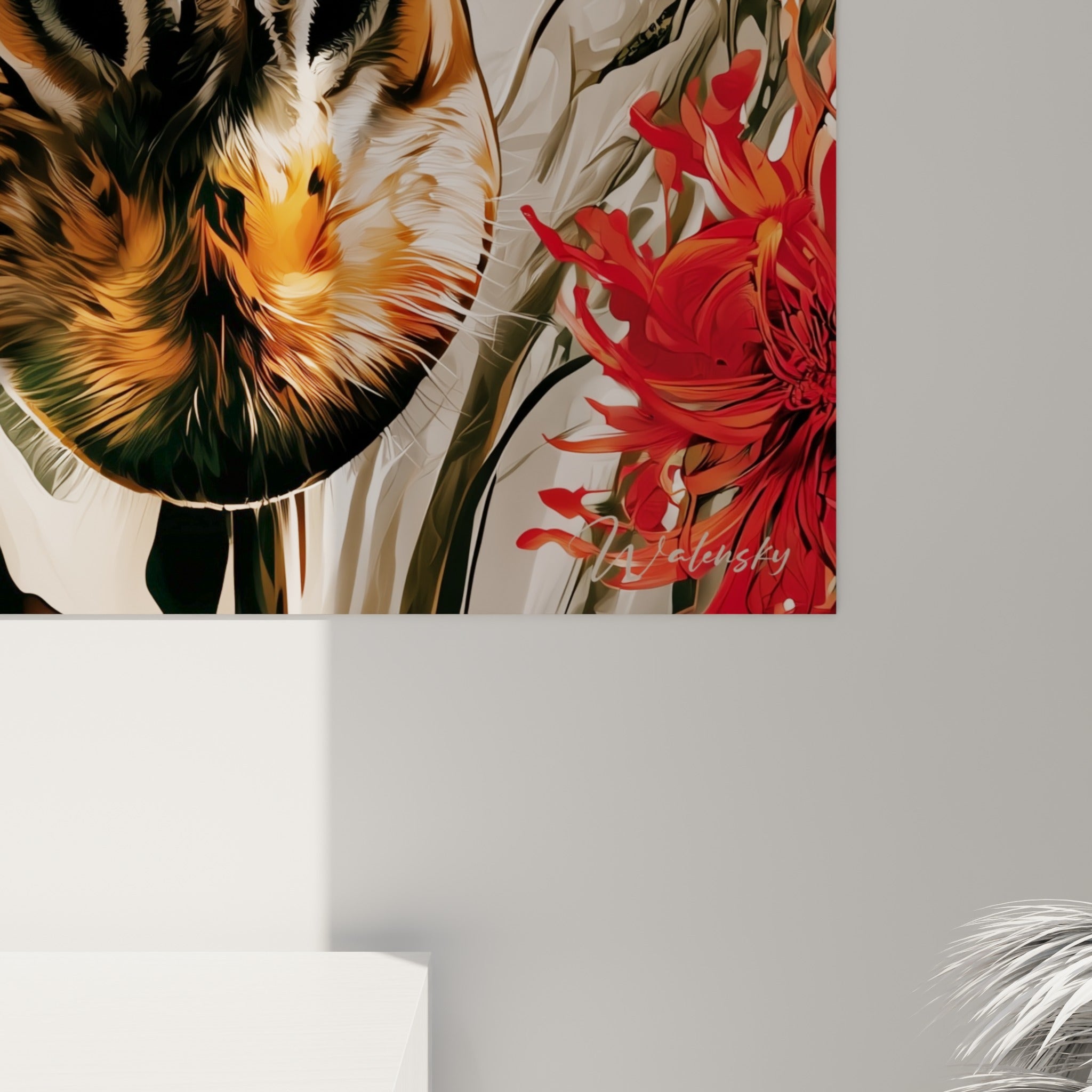 Empâtements orangés et rouges de la fourrure et des fleurs visibles en gros plan sur la toile accrochée