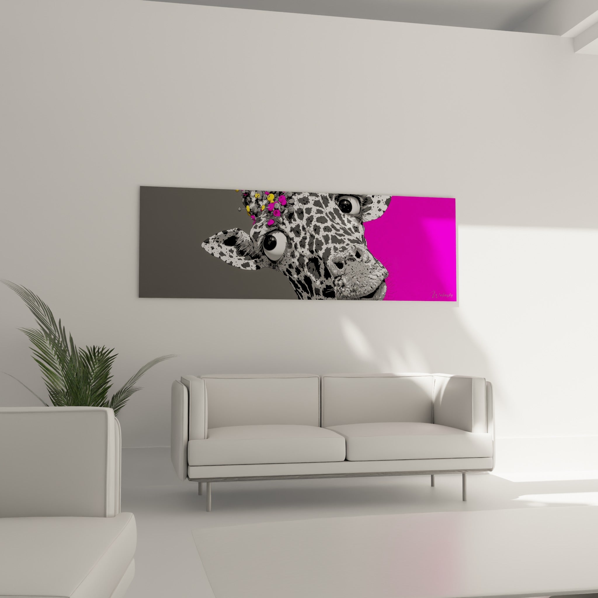 Yeux expressifs noirs et fond rose fuchsia de cette girafe stylisée, au-dessus d'un canapé dans un salon lumineux