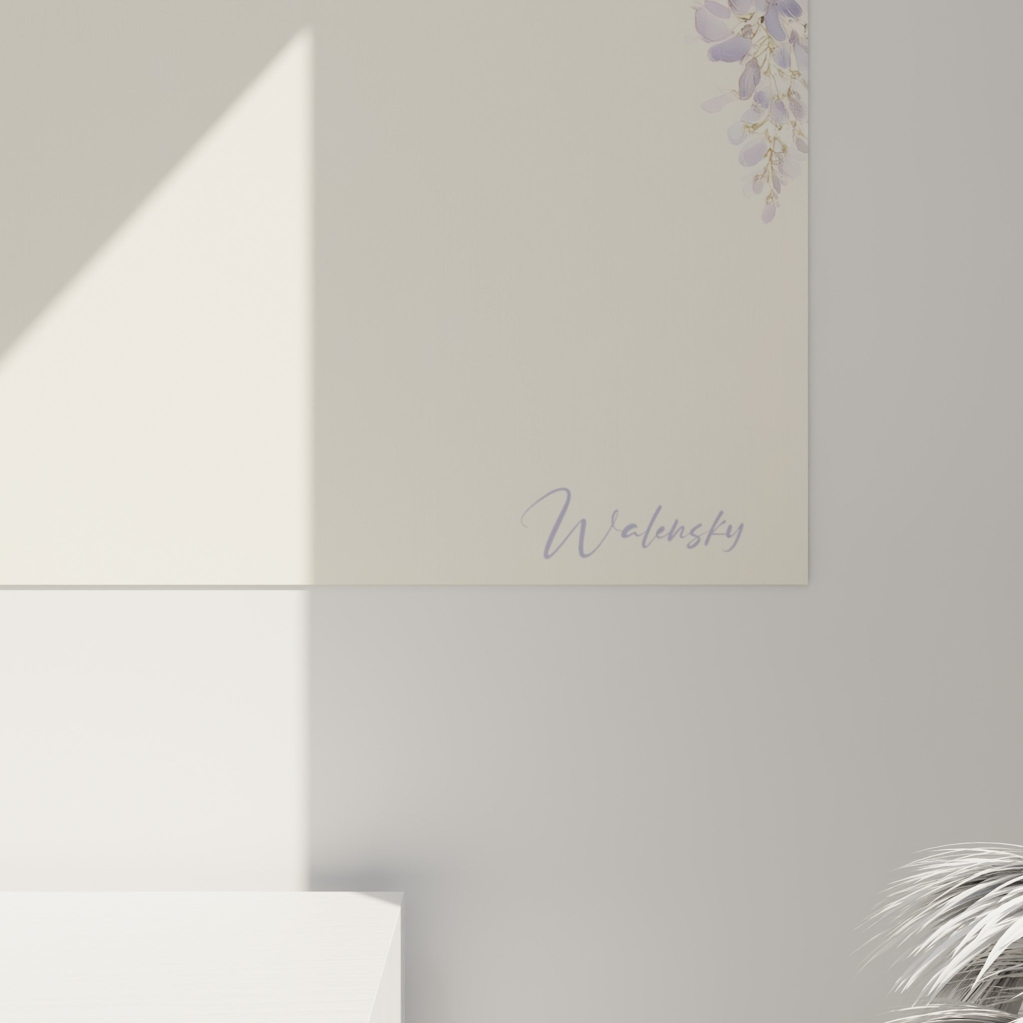 Détail des pétales de glycine violette et bleu lavande, grain aquarelle et coulures délicates