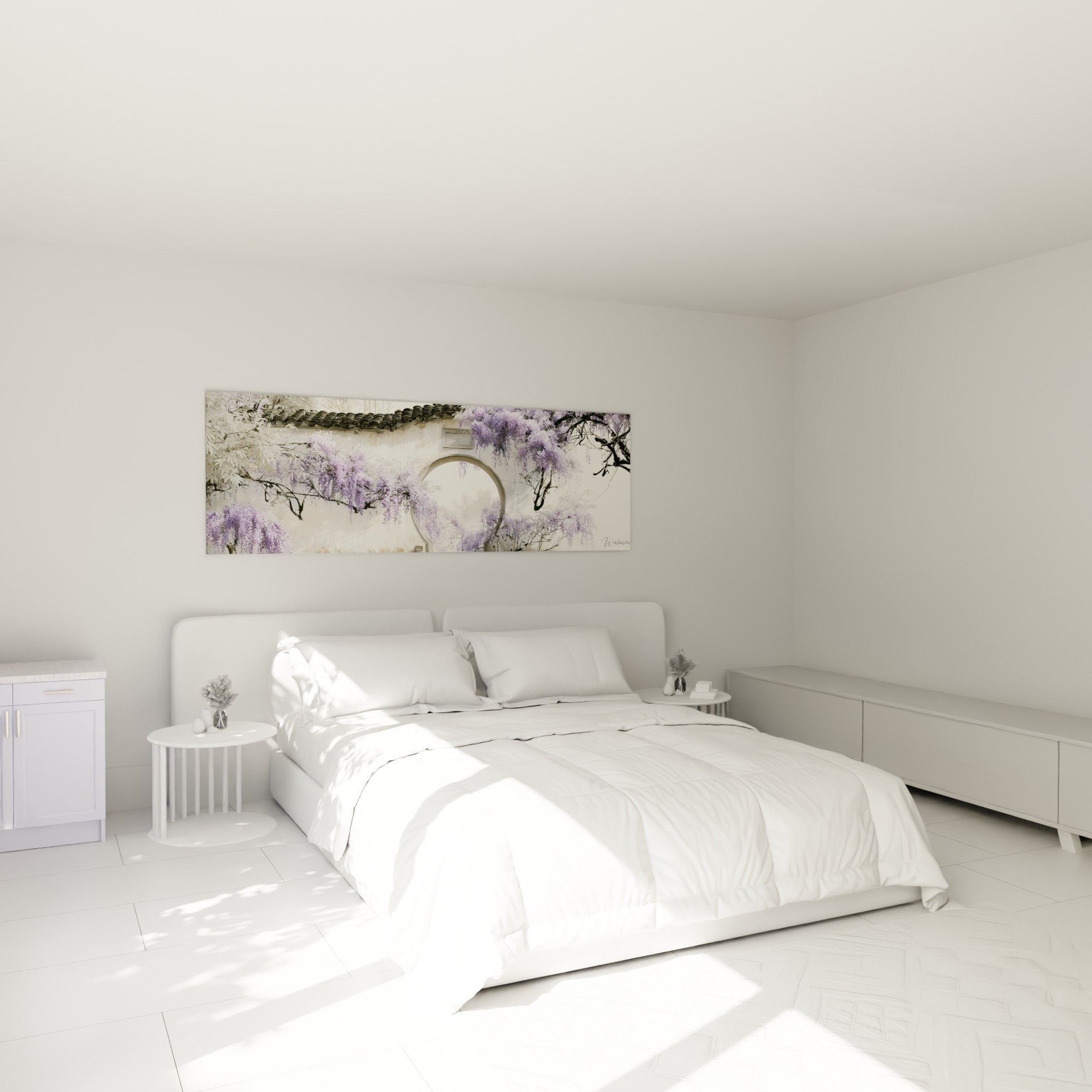 Grappes de glycine mauve retombant d'un portail blanc, au-dessus d'un lit dans une chambre claire