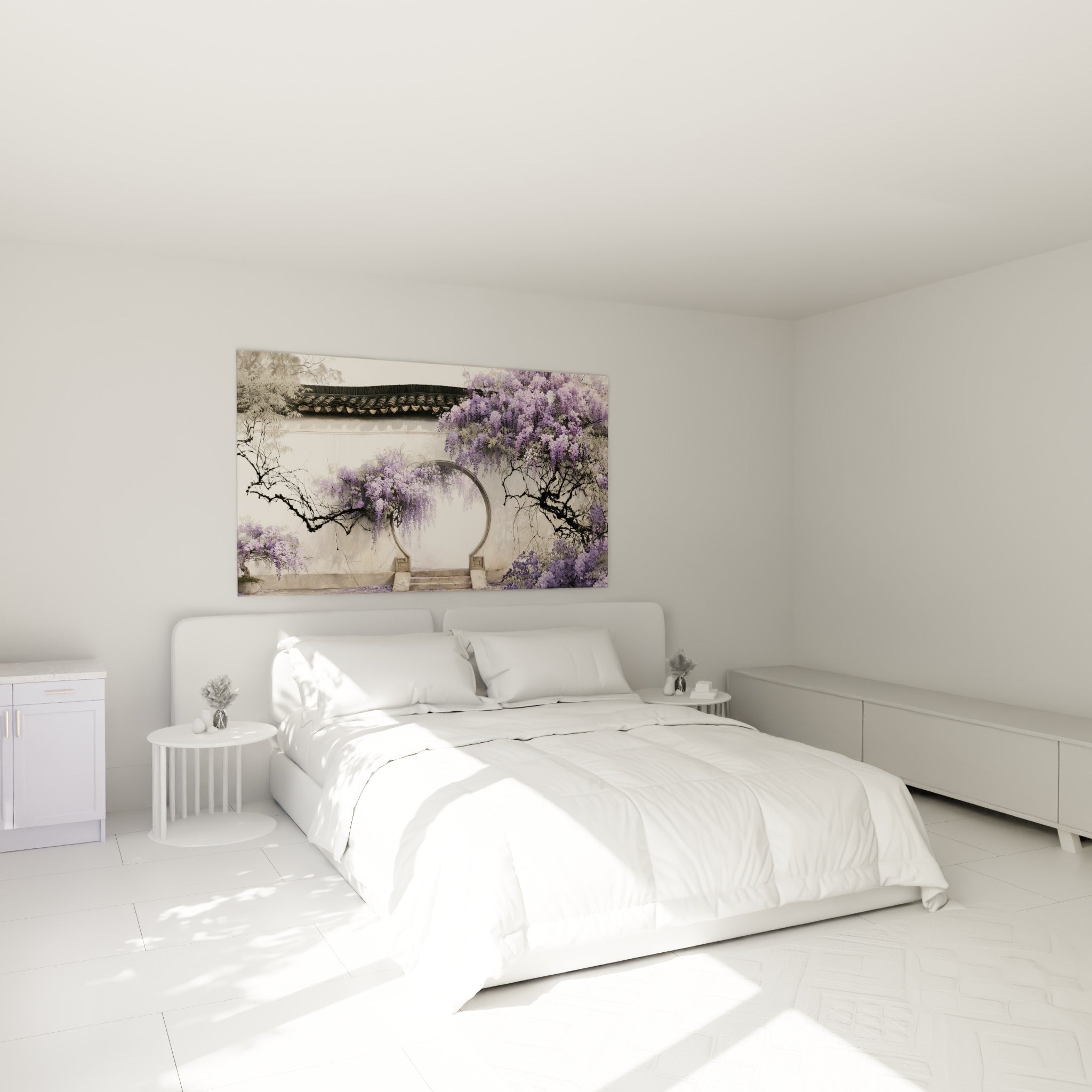 Arche fleurie de glycine mauve et blanche au-dessus d'un lit dans une chambre claire
