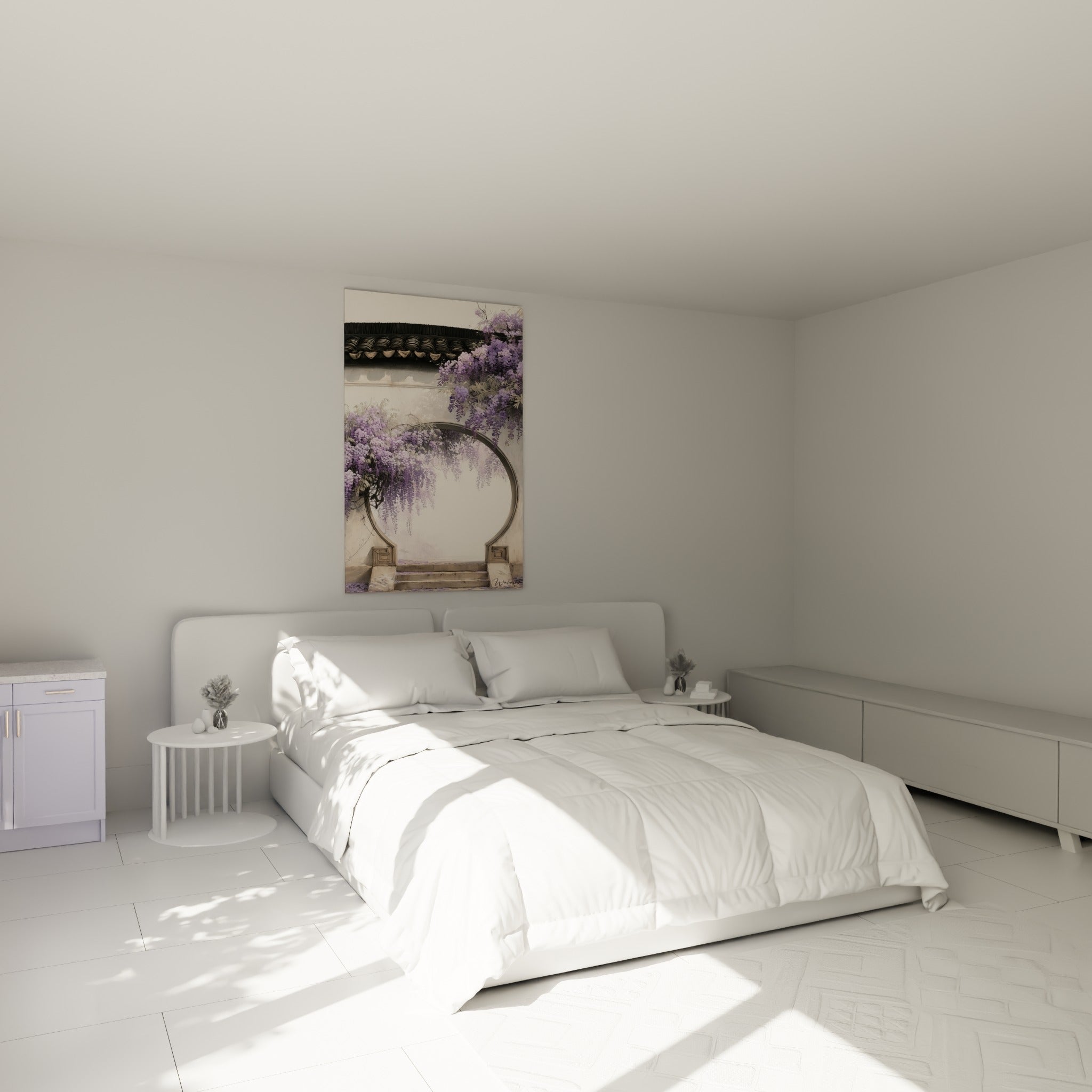 Grappes de glycine lilas et arche de pierre au-dessus d'un lit dans une chambre claire