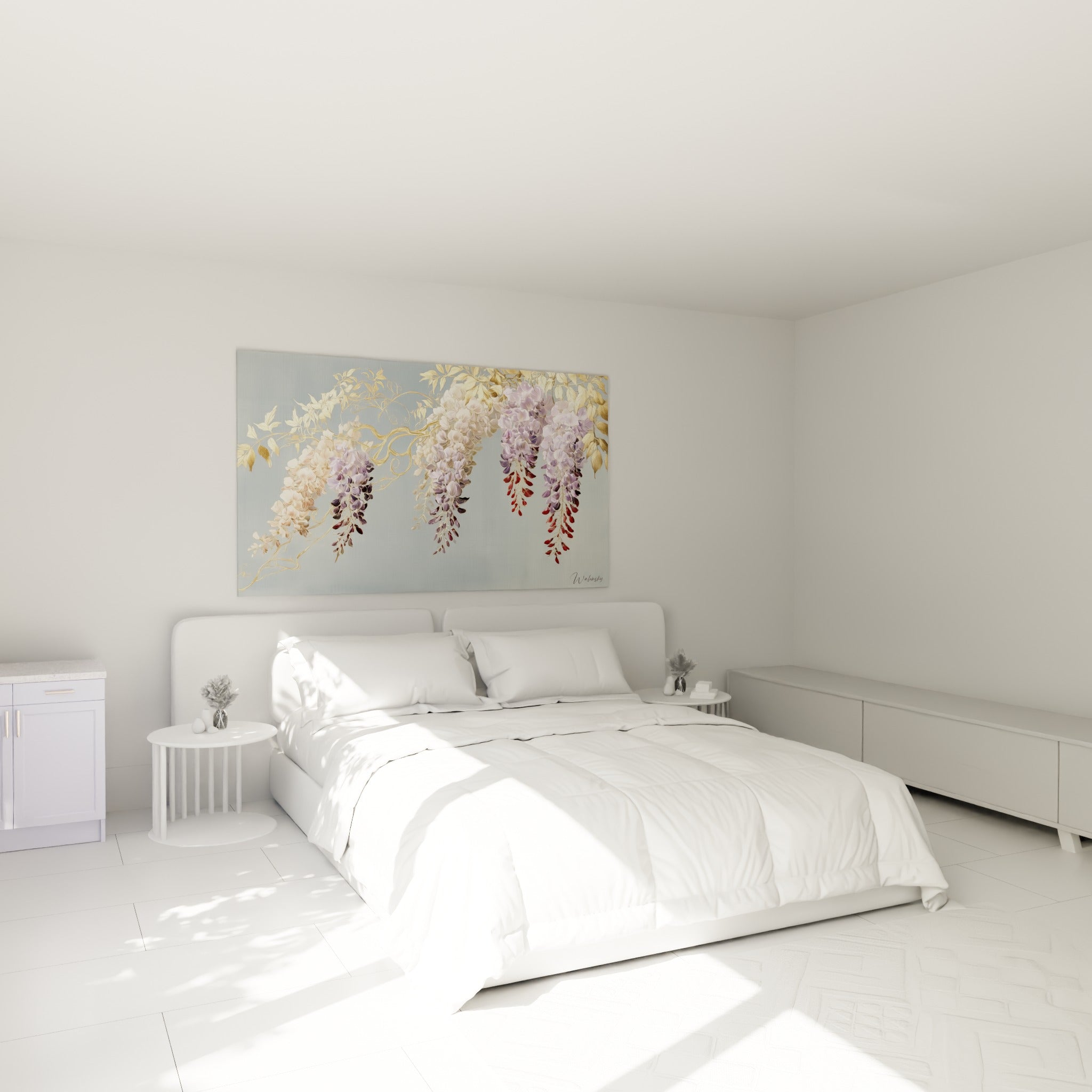 Grappes de glycine blanches et bordeaux suspendues au-dessus d'un lit dans une chambre claire