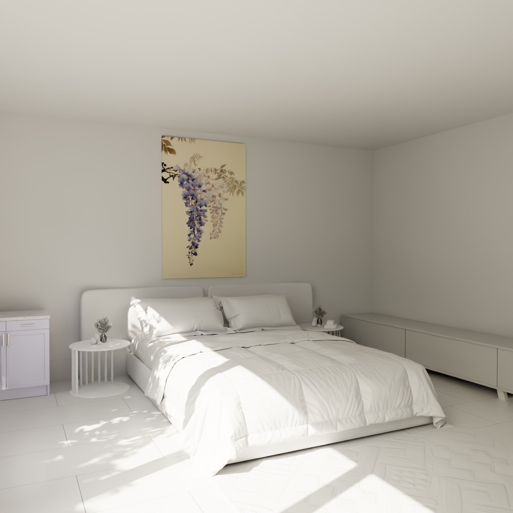Grappes de glycine bleu lavande et crème suspendues au-dessus d'un lit dans une chambre claire