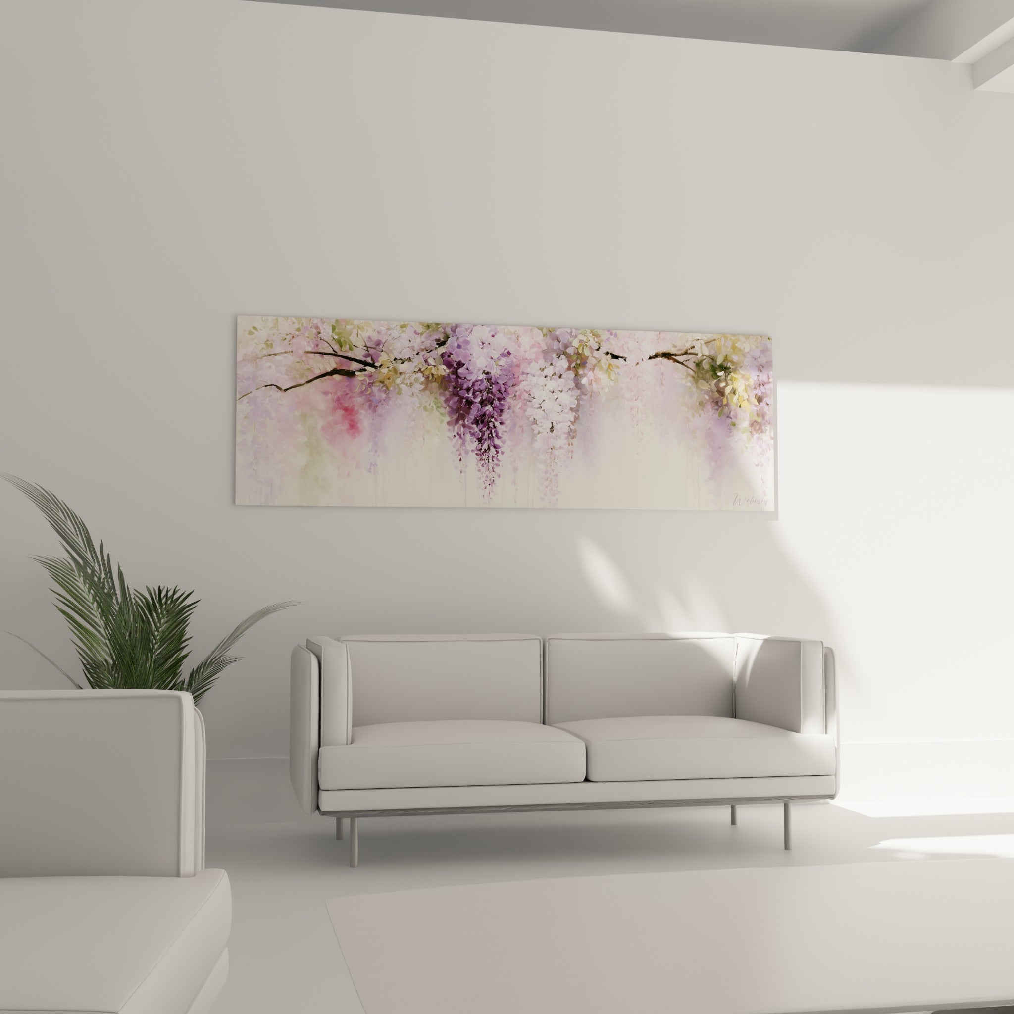 Branches fleuries de glycine mauve et blanc cassé au-dessus d'un canapé dans un salon lumineux